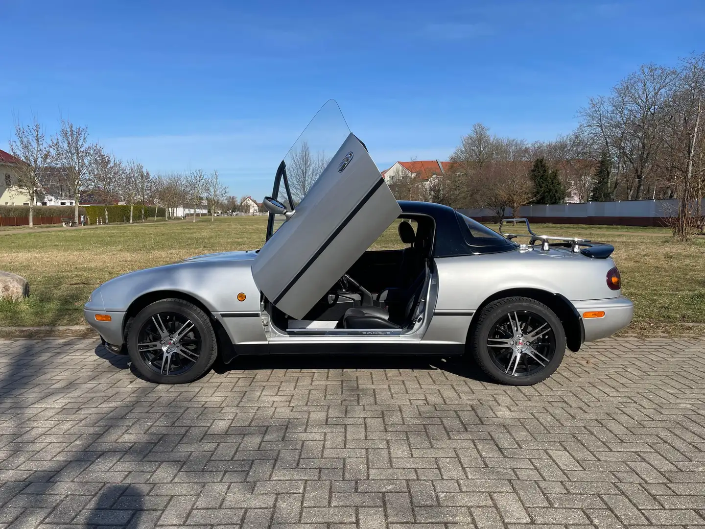 Vehicle image, number 12