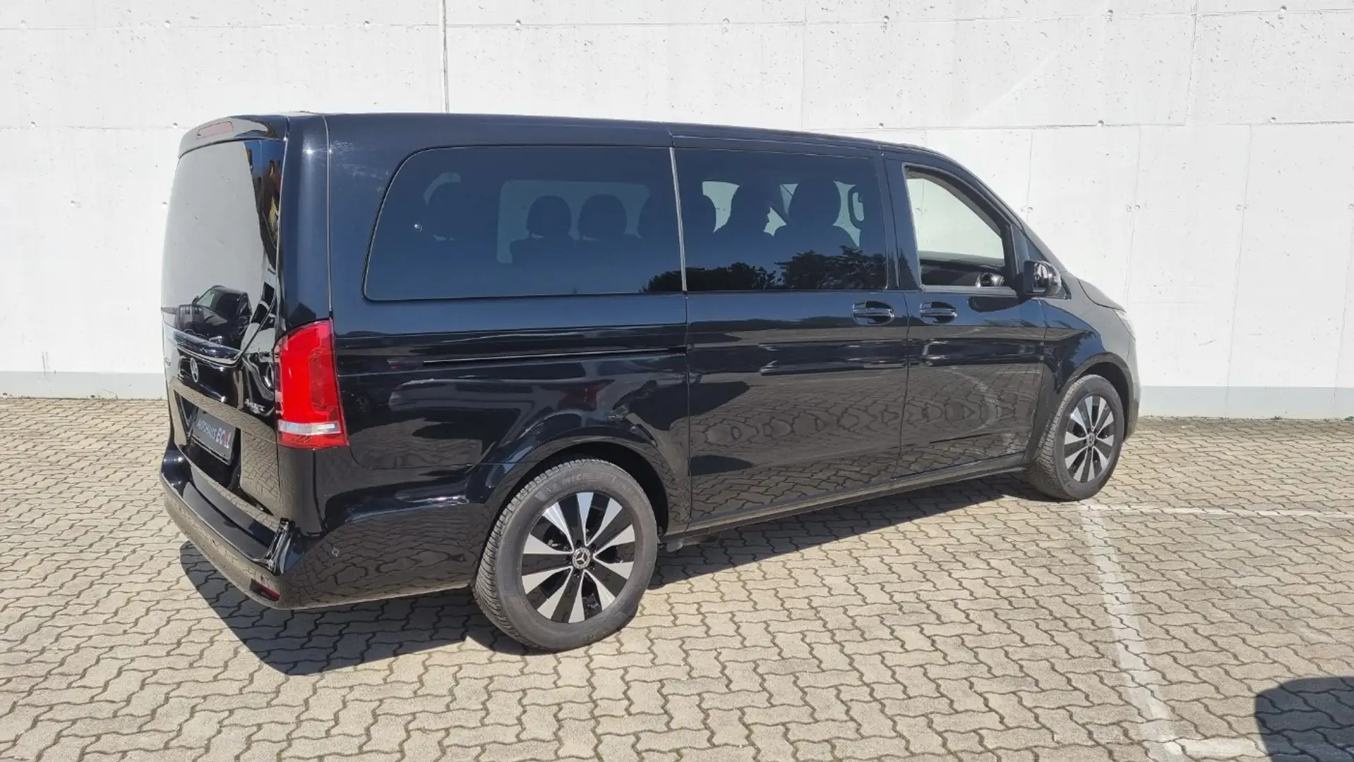 Vehicle image, number 8