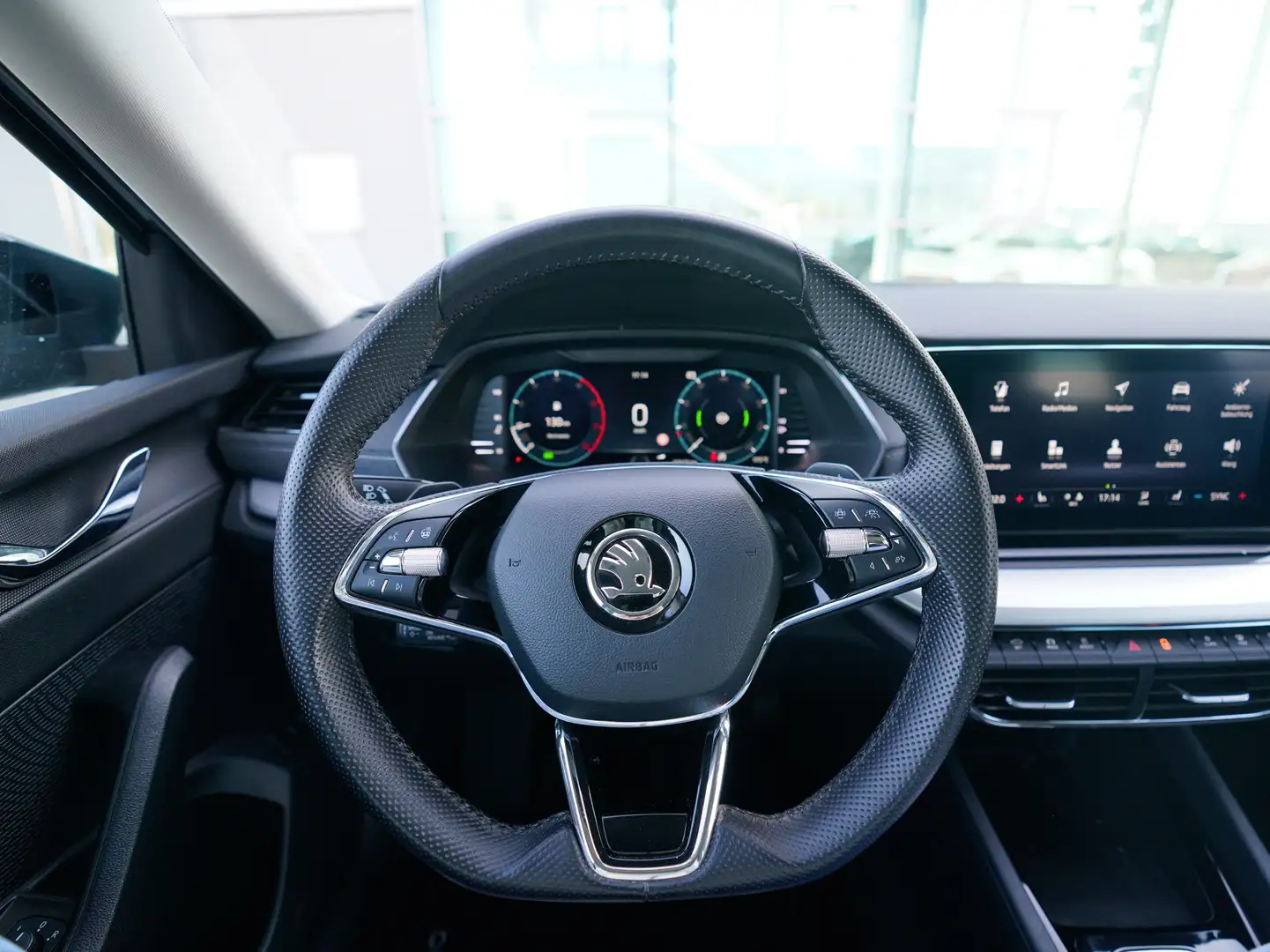 Vehicle image, number 13