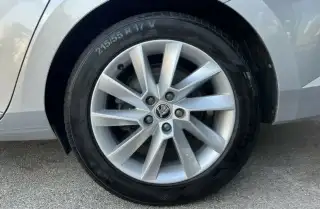 Vehicle image thumbnail, number 7