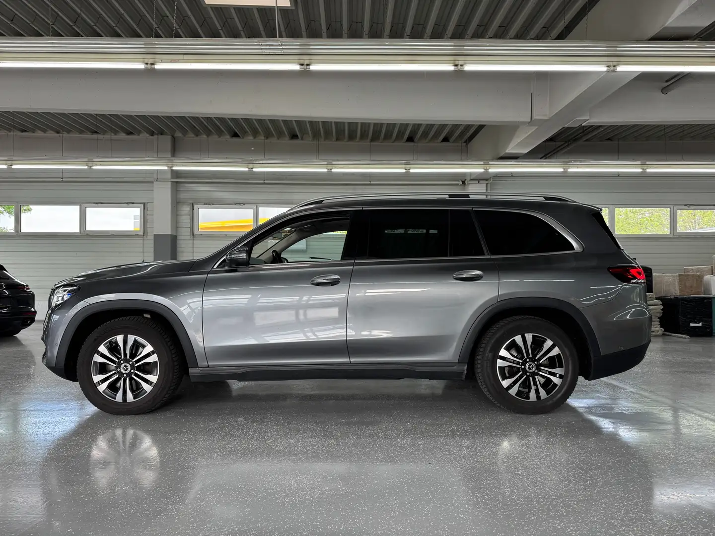 Vehicle image, number 6