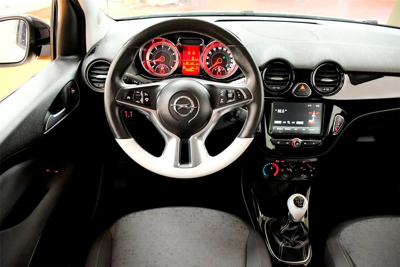 Vehicle image, number 9