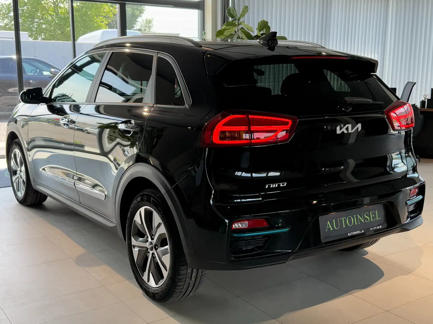 Vehicle image, number 4