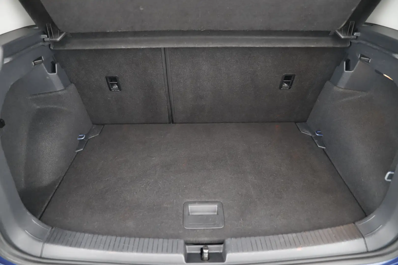 Vehicle image, number 6