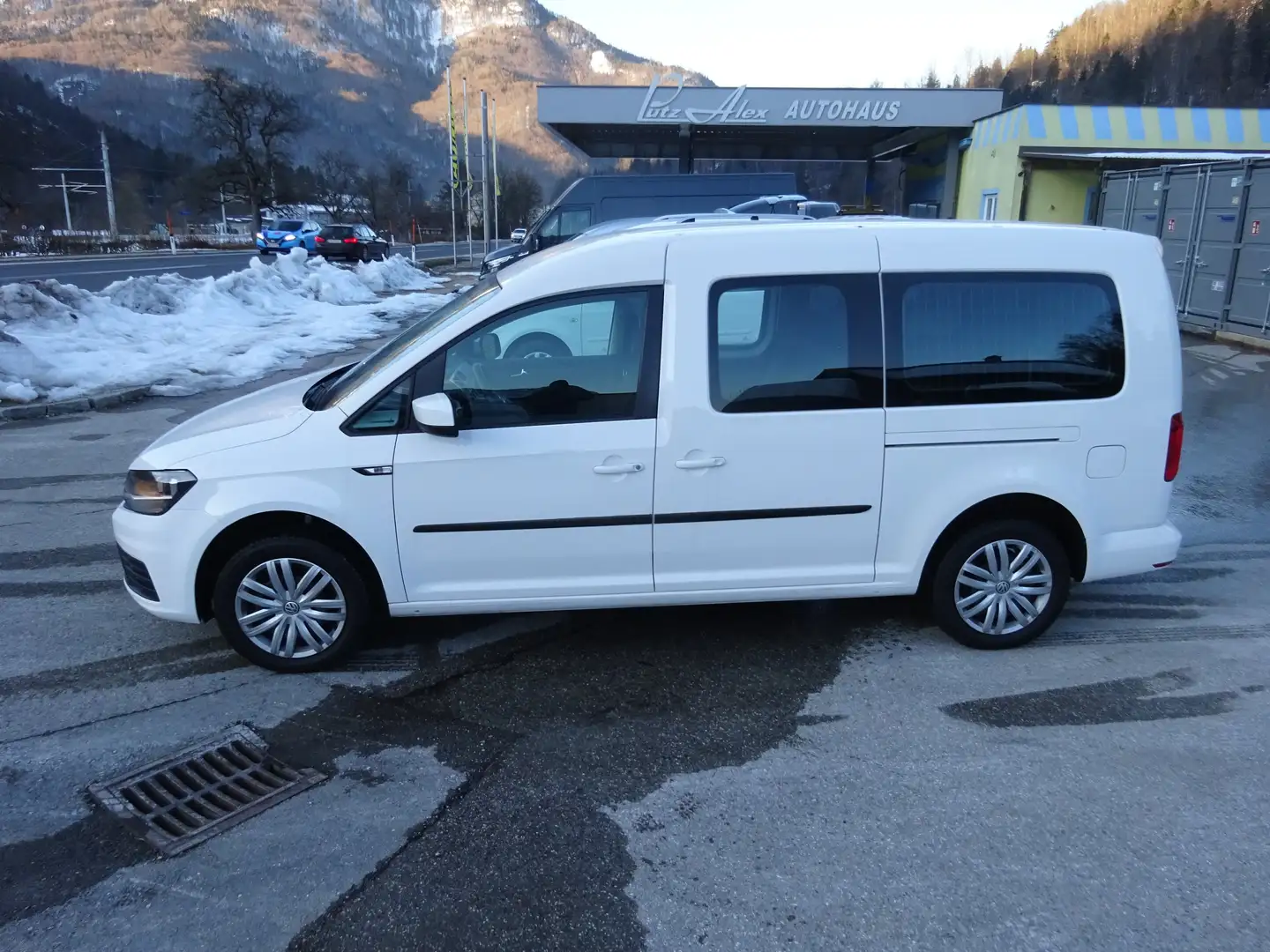 Vehicle image, number 3