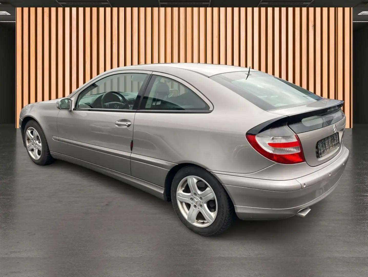 Vehicle image, number 6