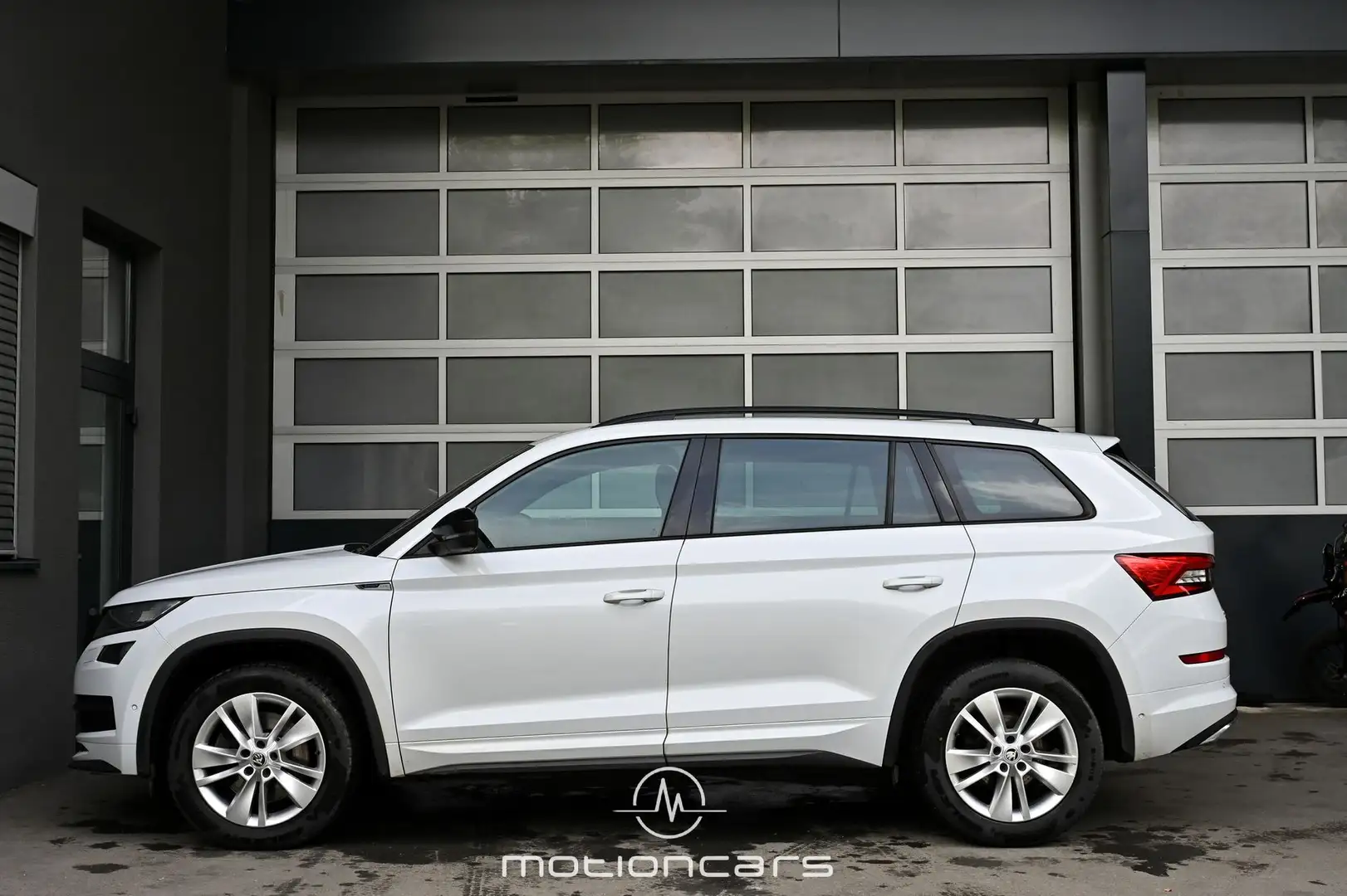 Vehicle image, number 6