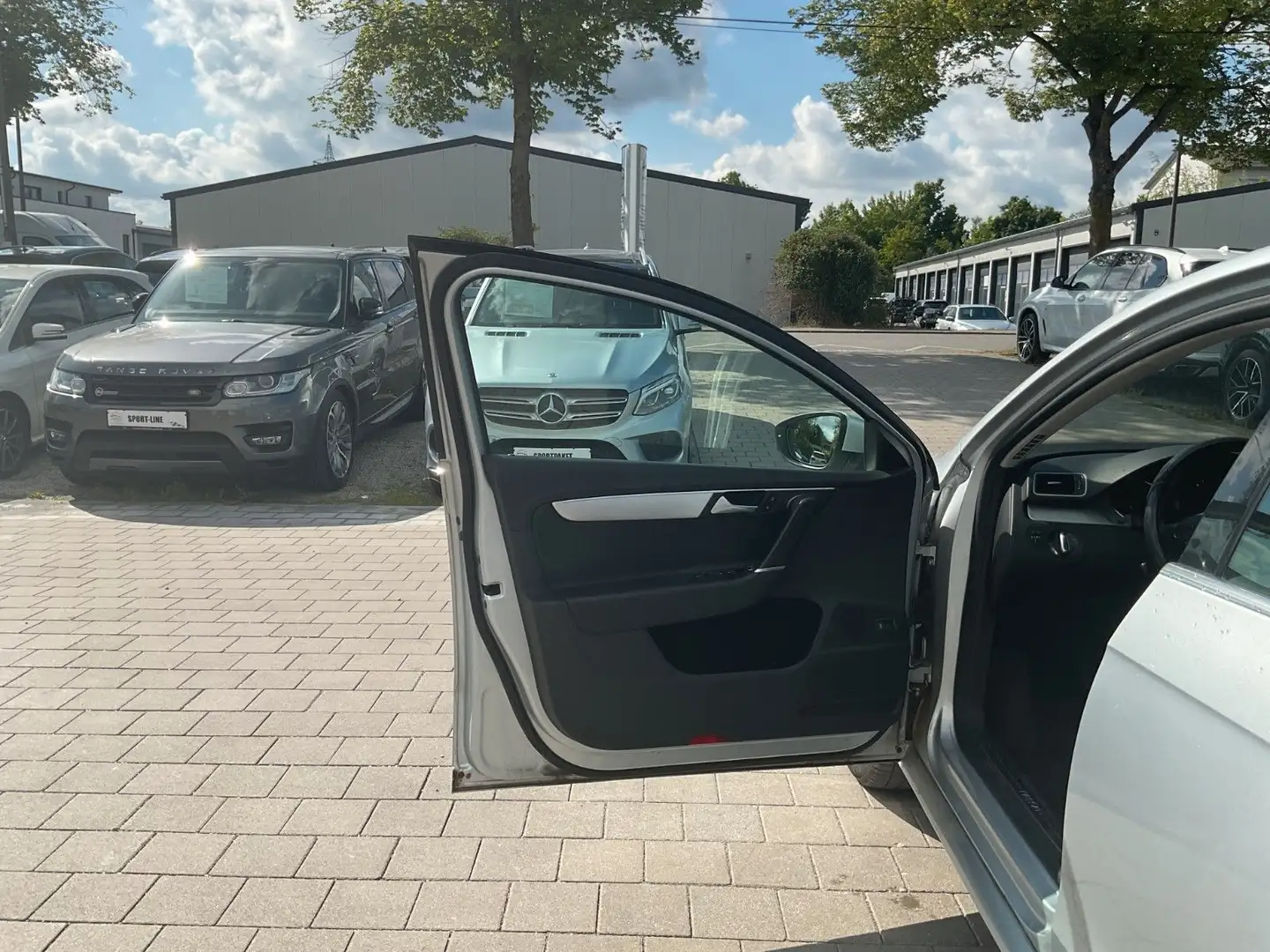 Vehicle image, number 13