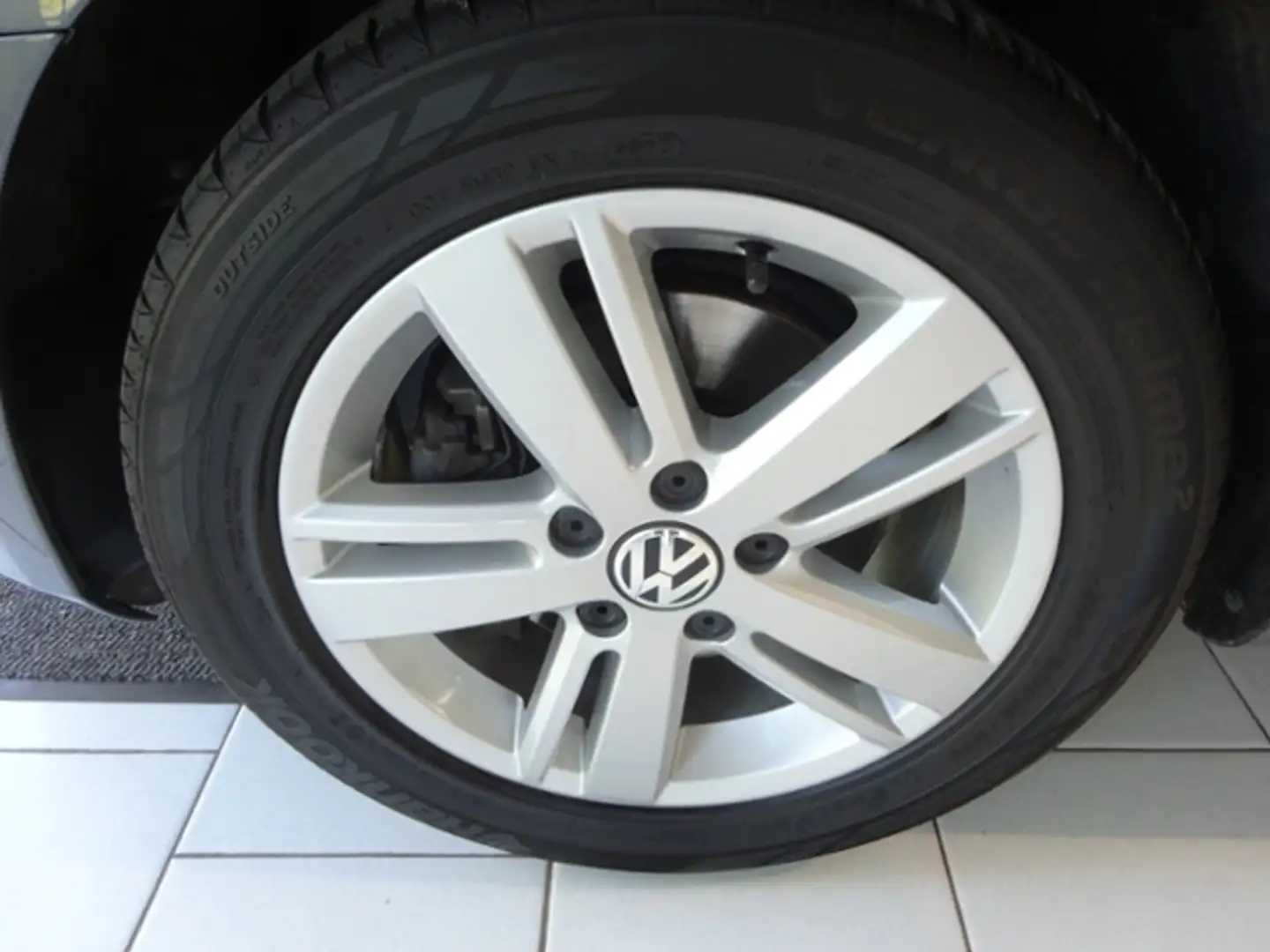 Vehicle image, number 10