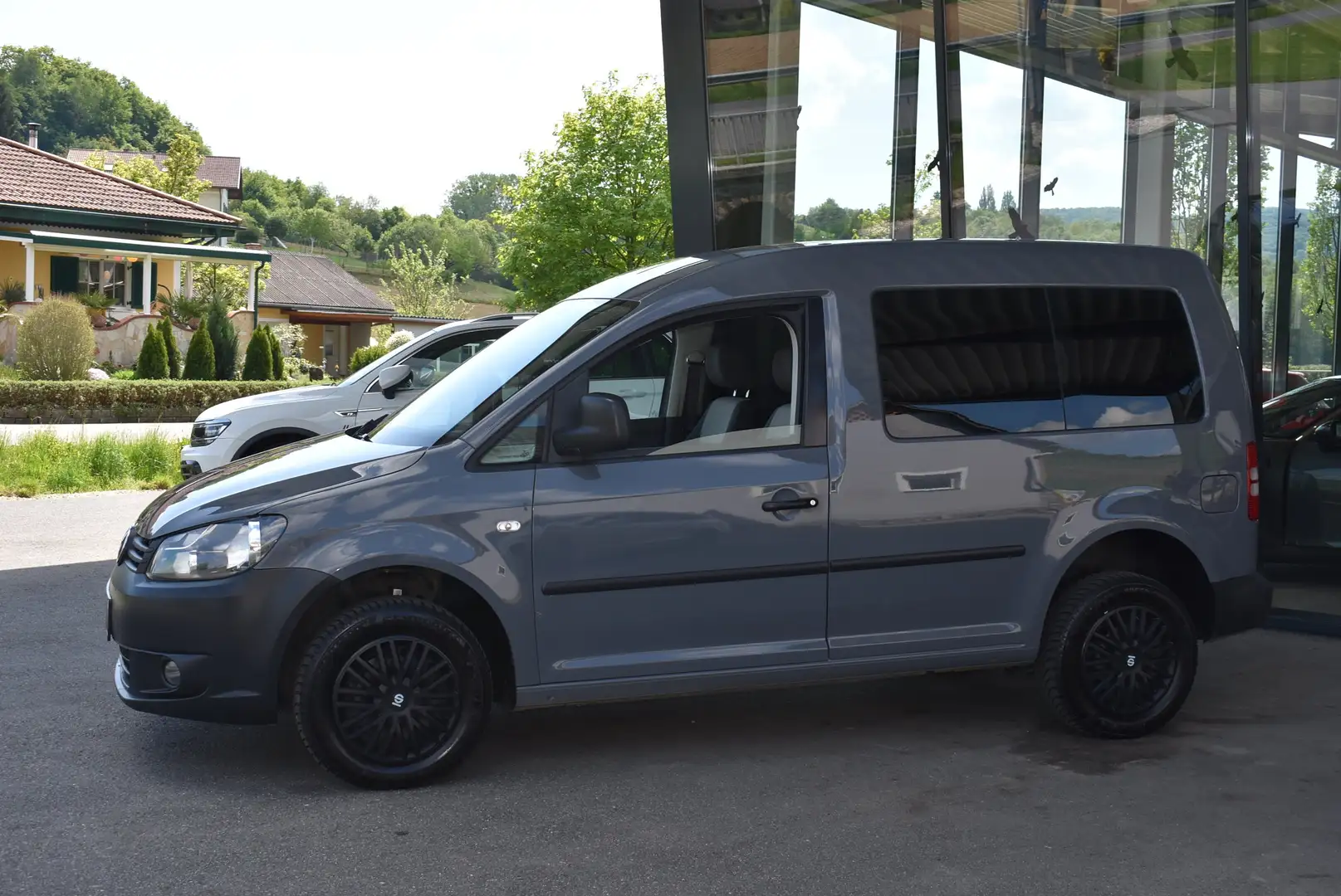 Vehicle image, number 5