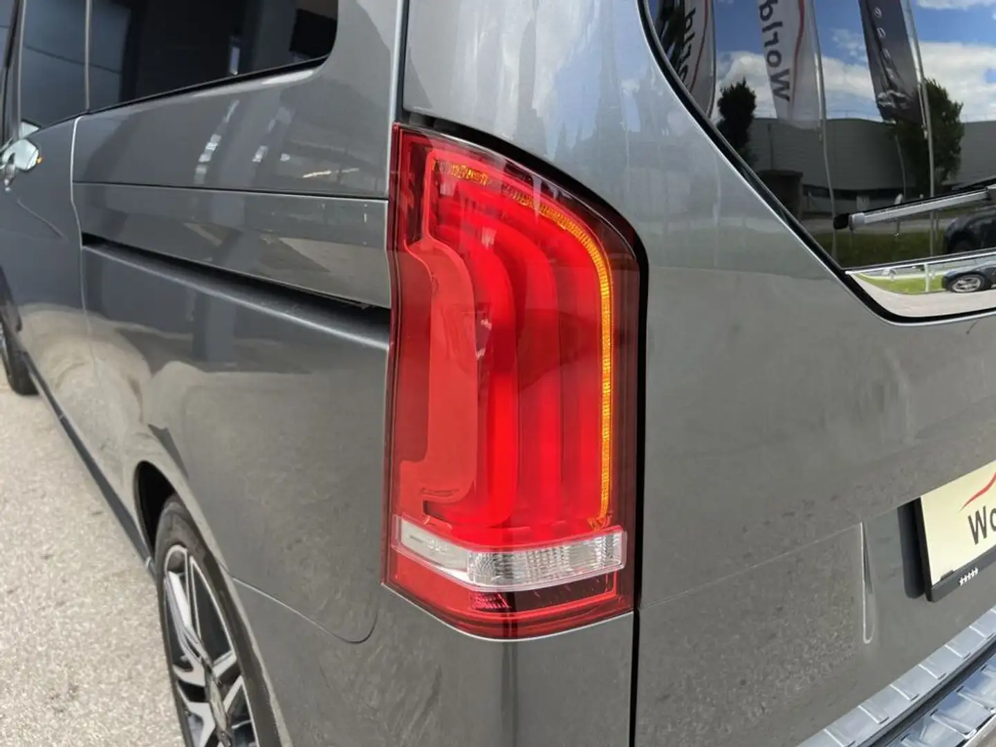 Vehicle image, number 8