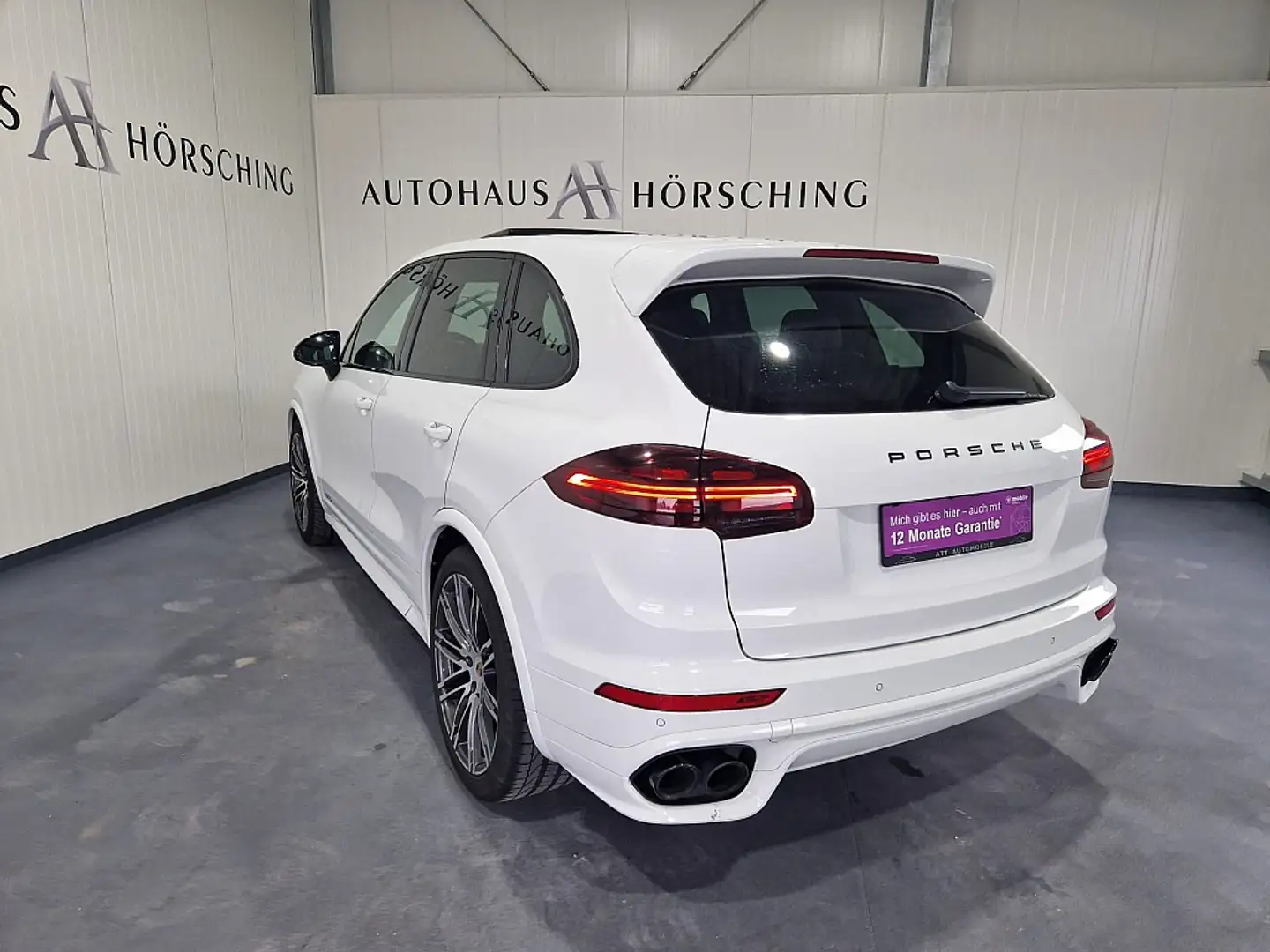Vehicle image, number 10