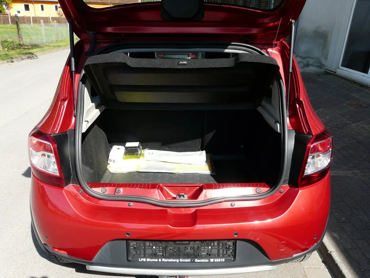 Vehicle image, number 14