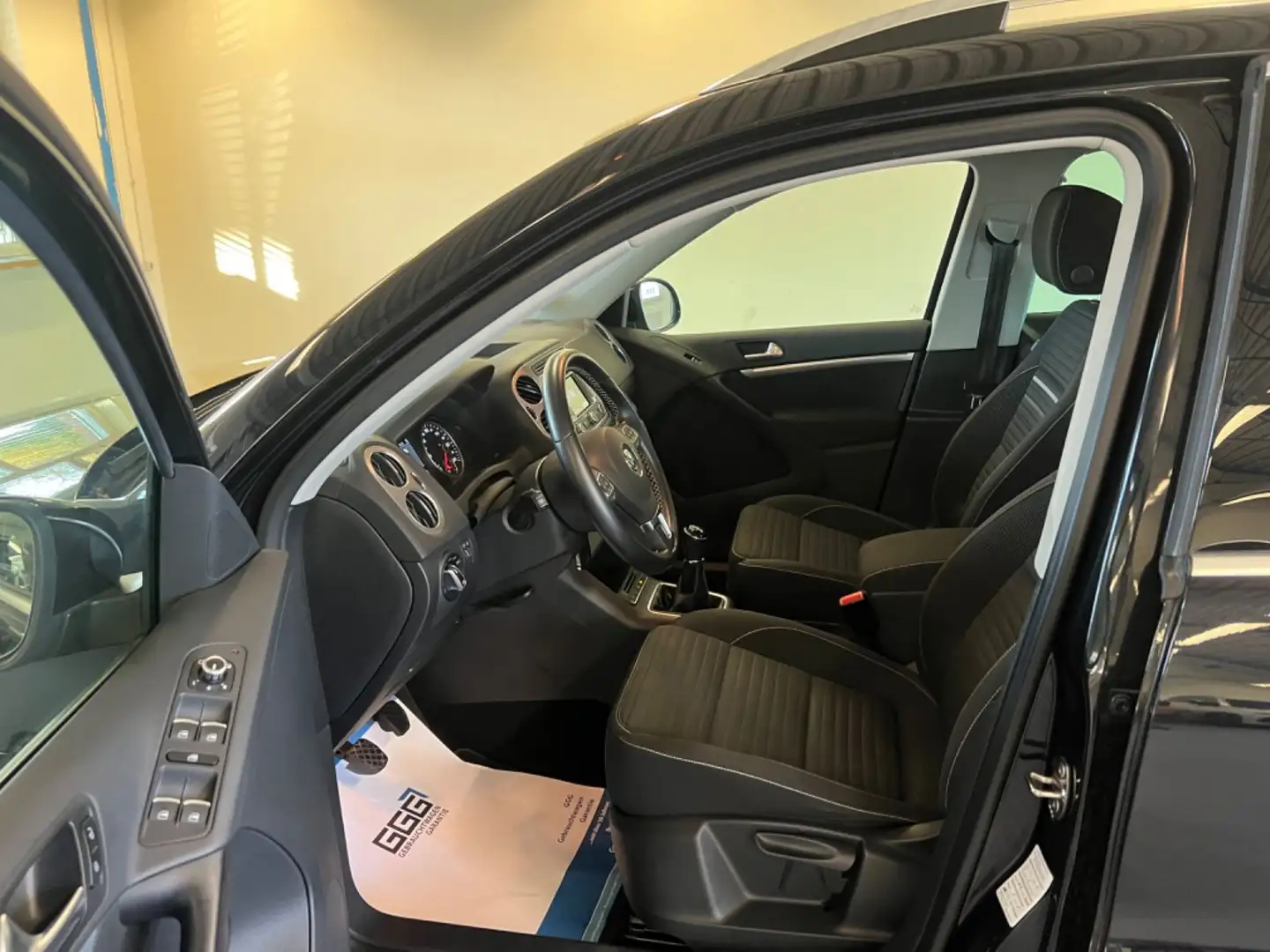 Vehicle image, number 8