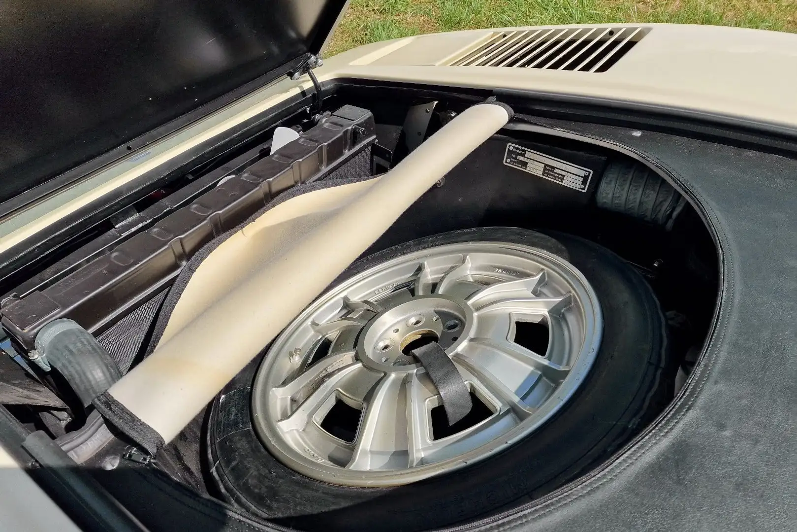 Vehicle image, number 12
