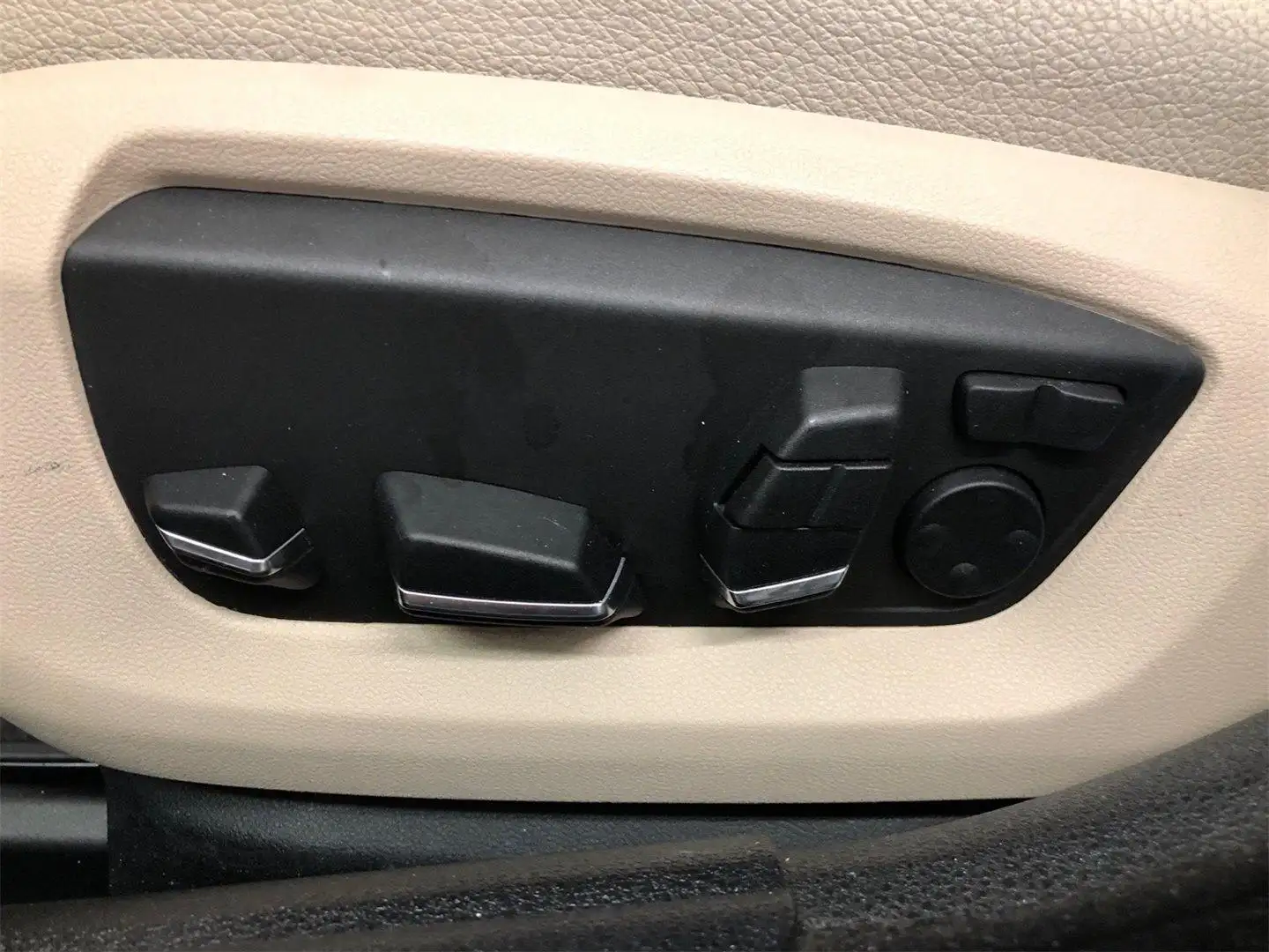 Vehicle image, number 6