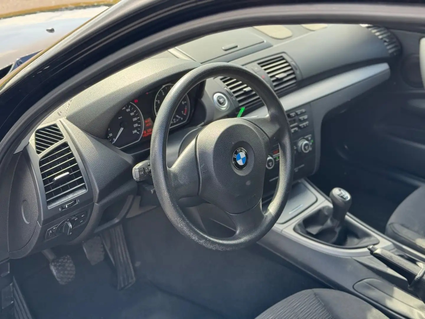 Vehicle image, number 5