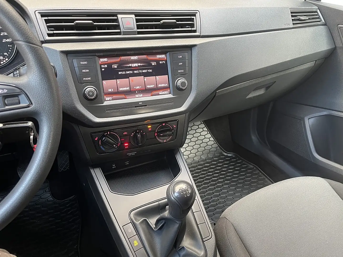 Vehicle image, number 8