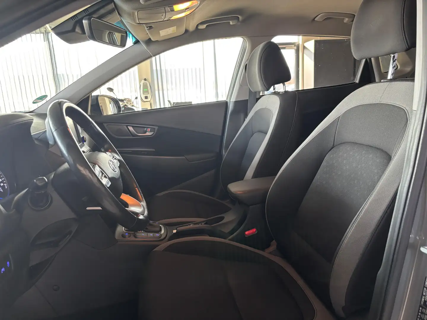 Vehicle image, number 6