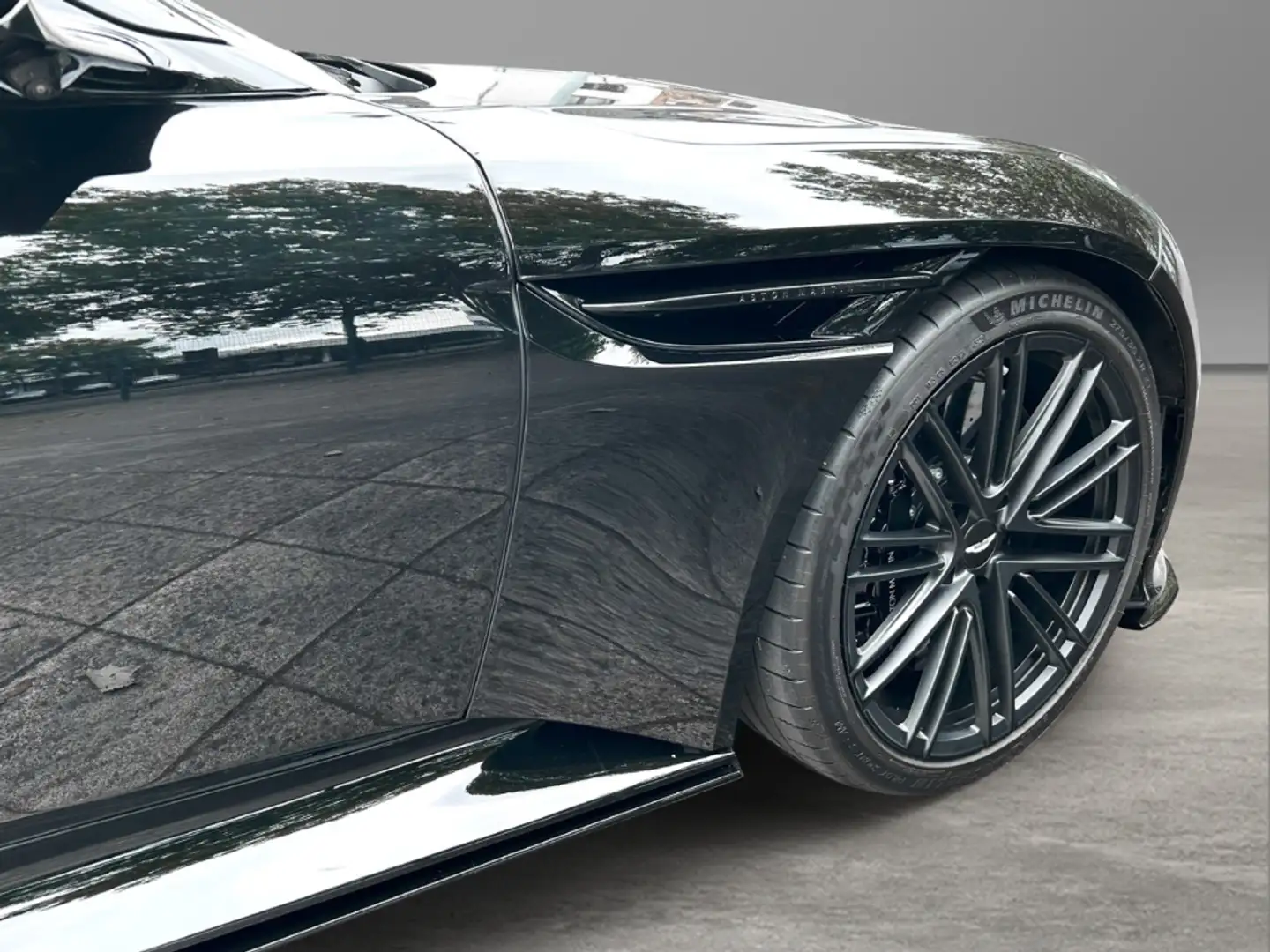 Vehicle image, number 9