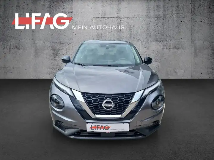 Additional image of the vehicle