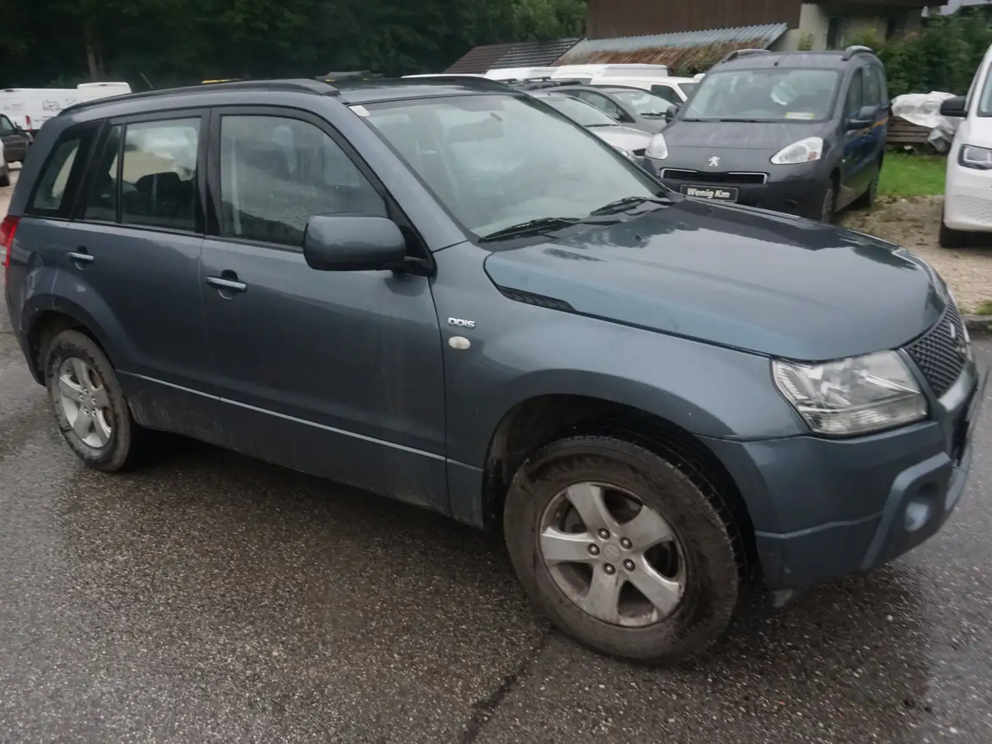 Vehicle image, number 12