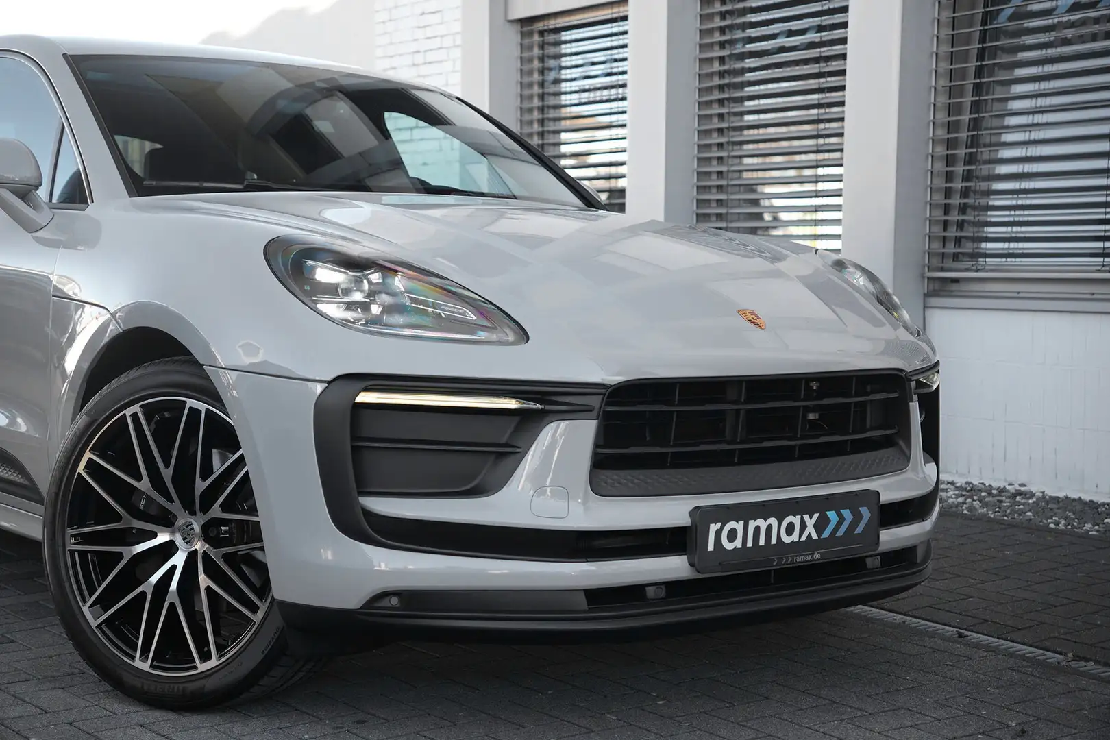 Vehicle image, number 10