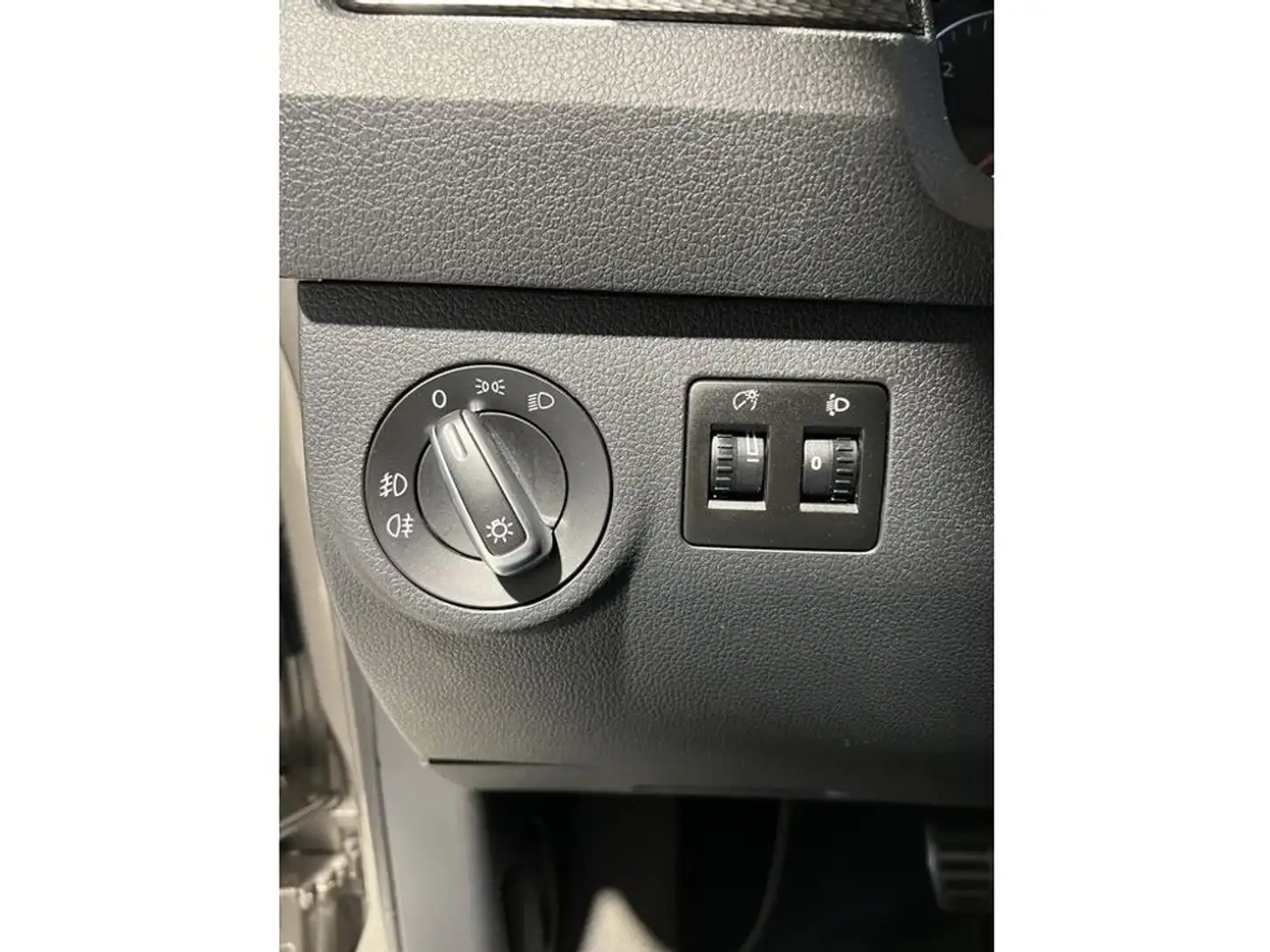 Vehicle image, number 11