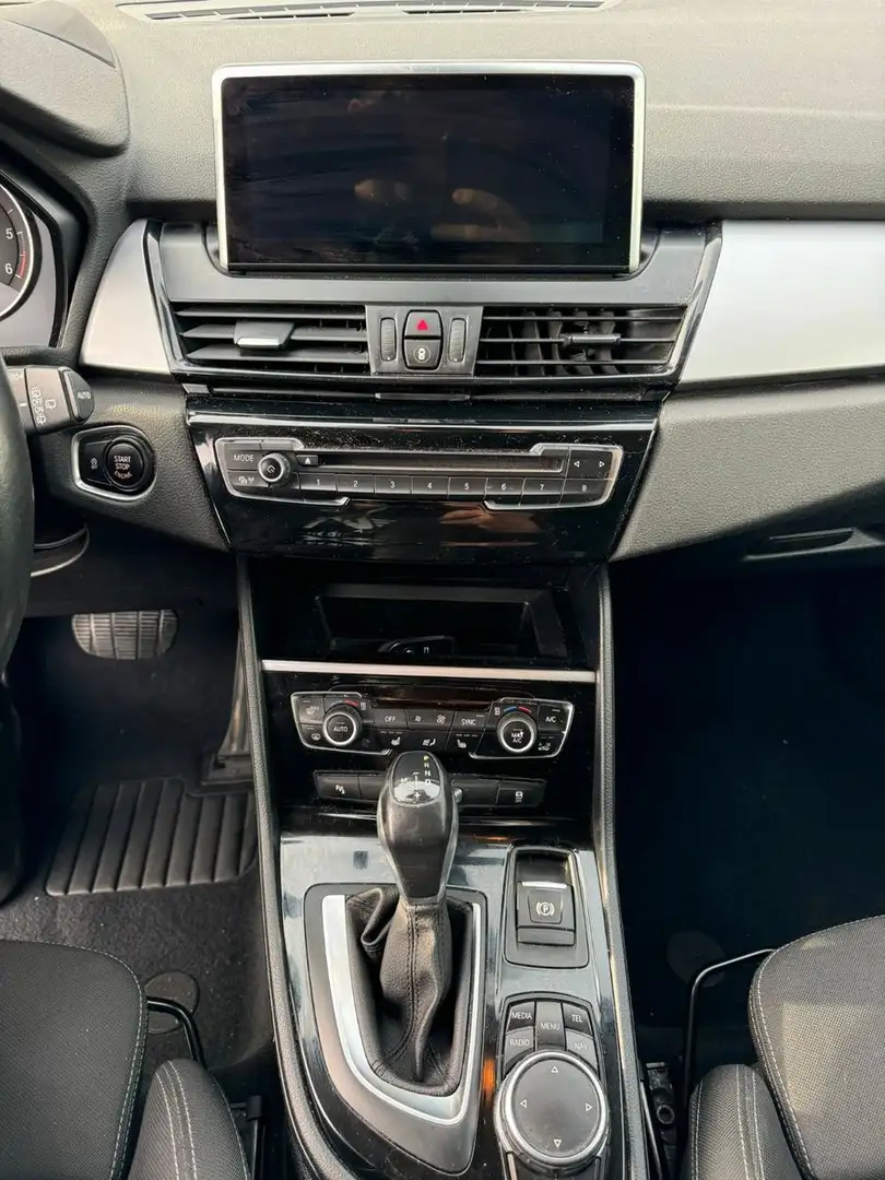 Vehicle image, number 8