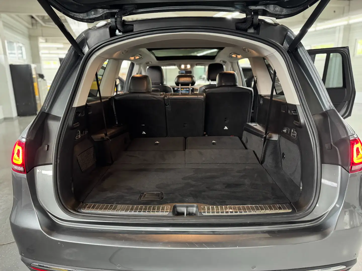 Vehicle image, number 8