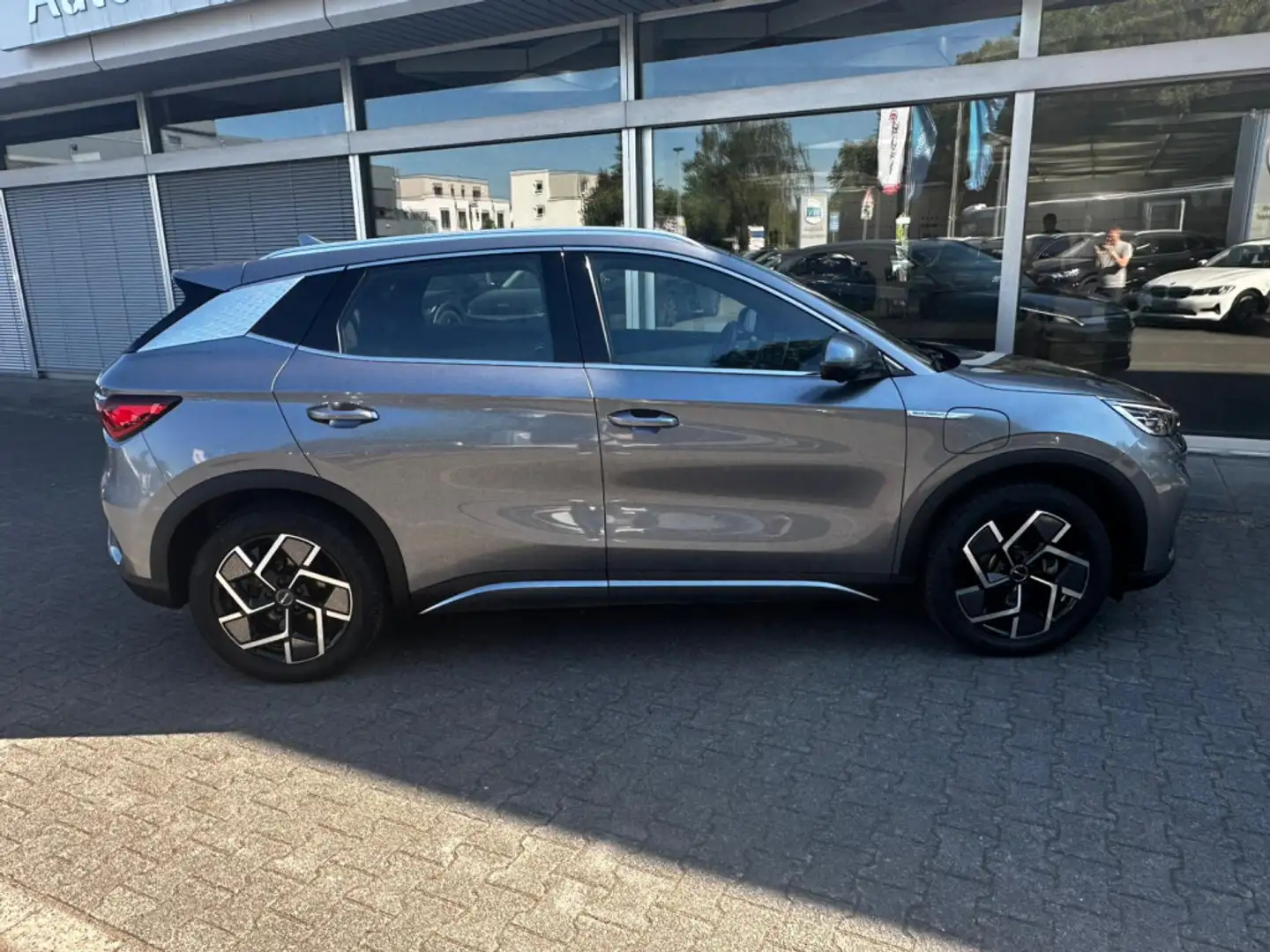 Vehicle image, number 4