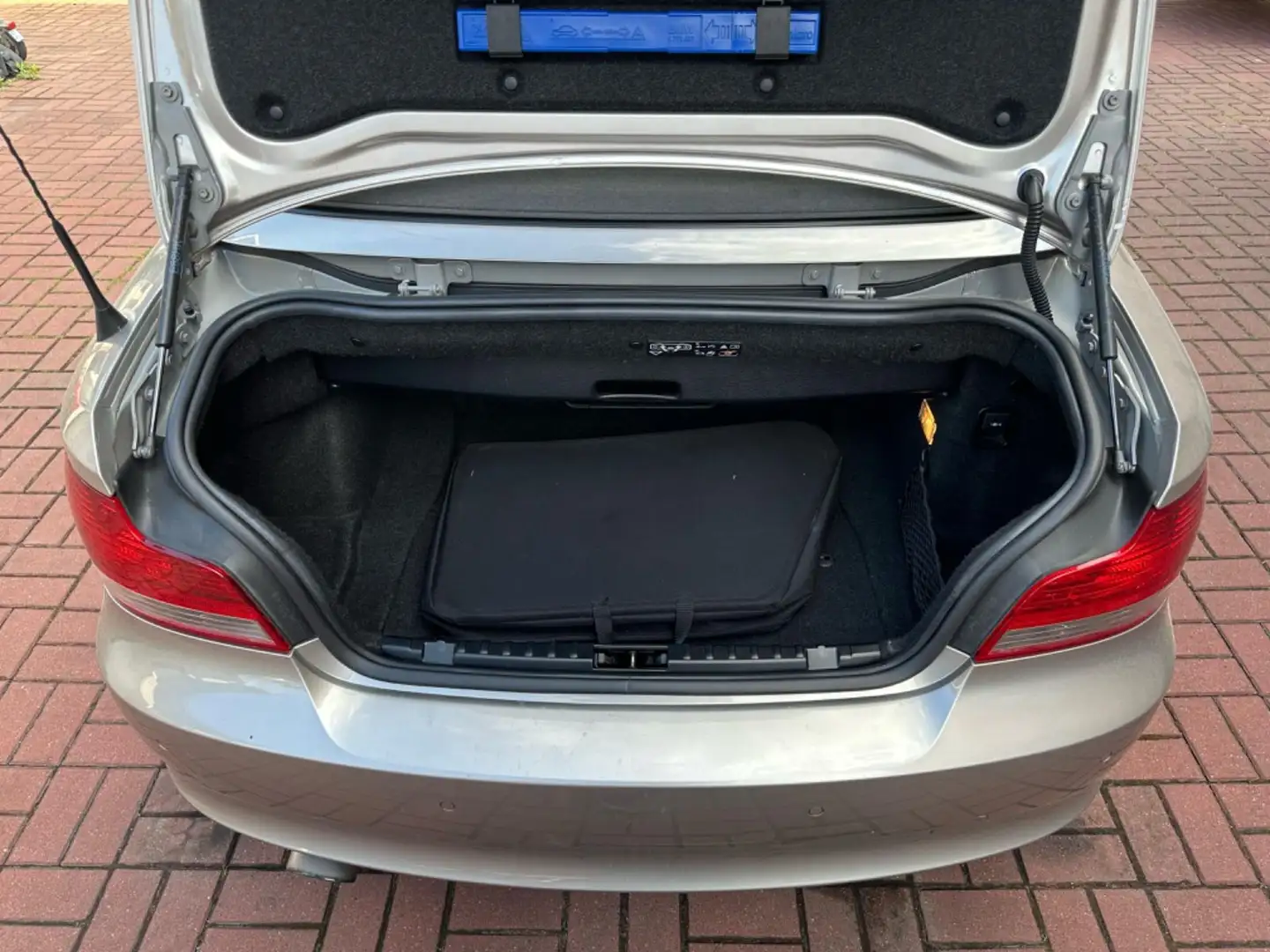 Vehicle image, number 9