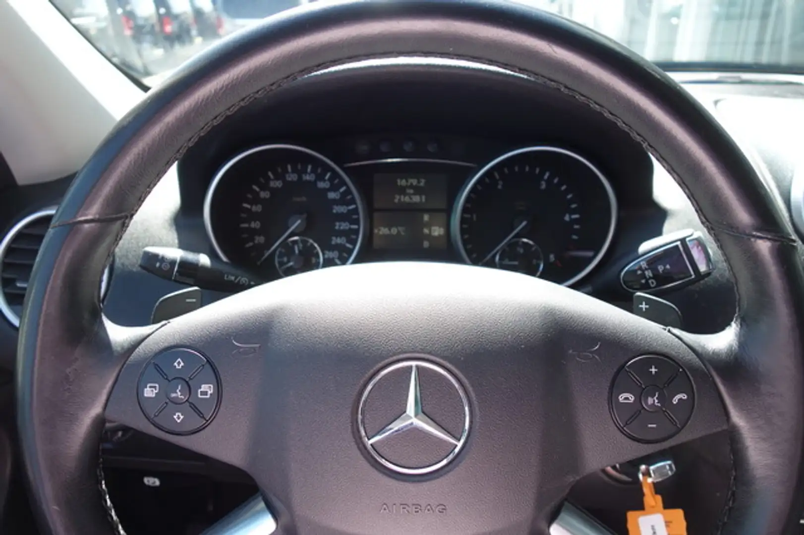 Vehicle image, number 13