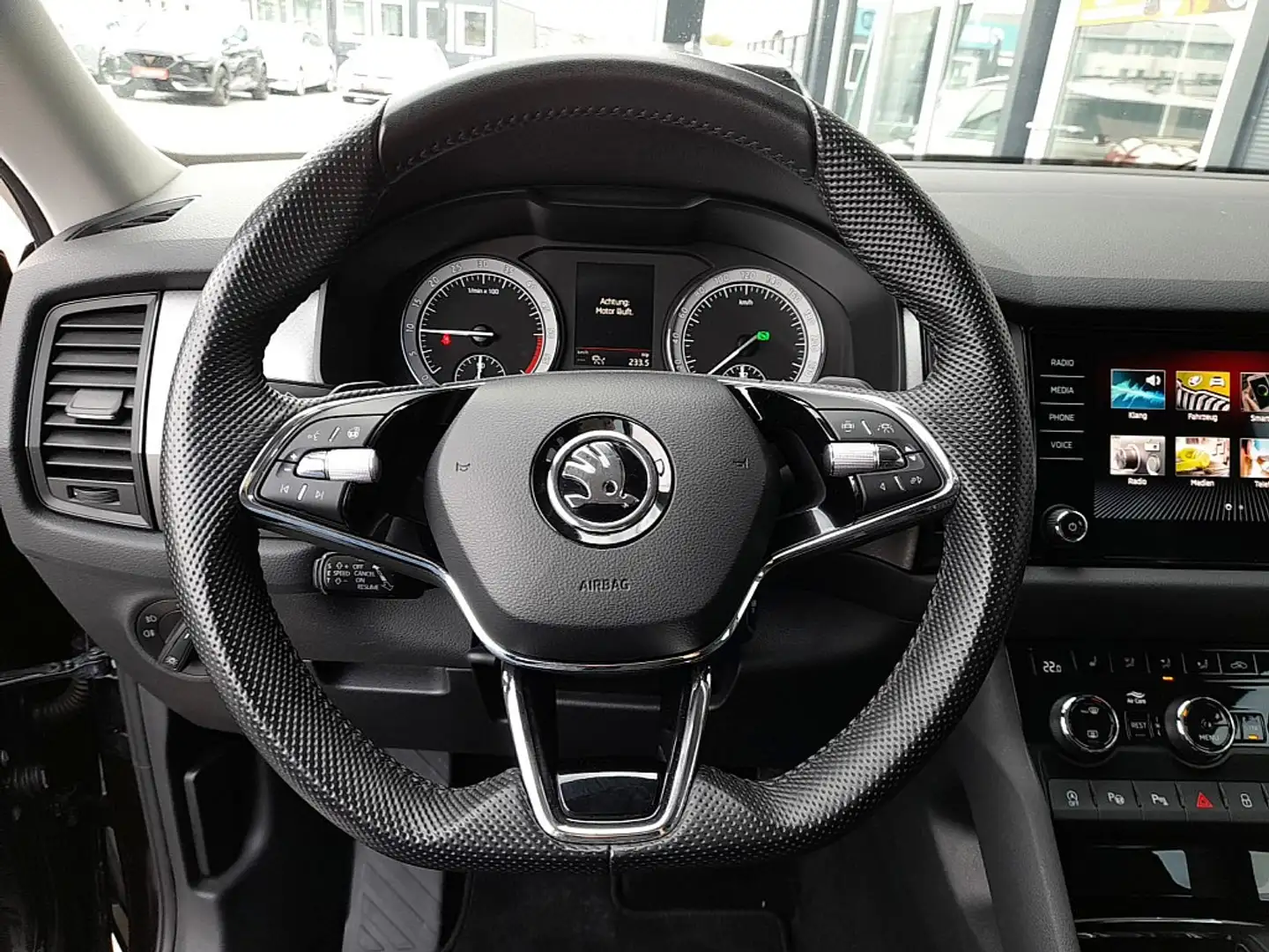 Vehicle image, number 8