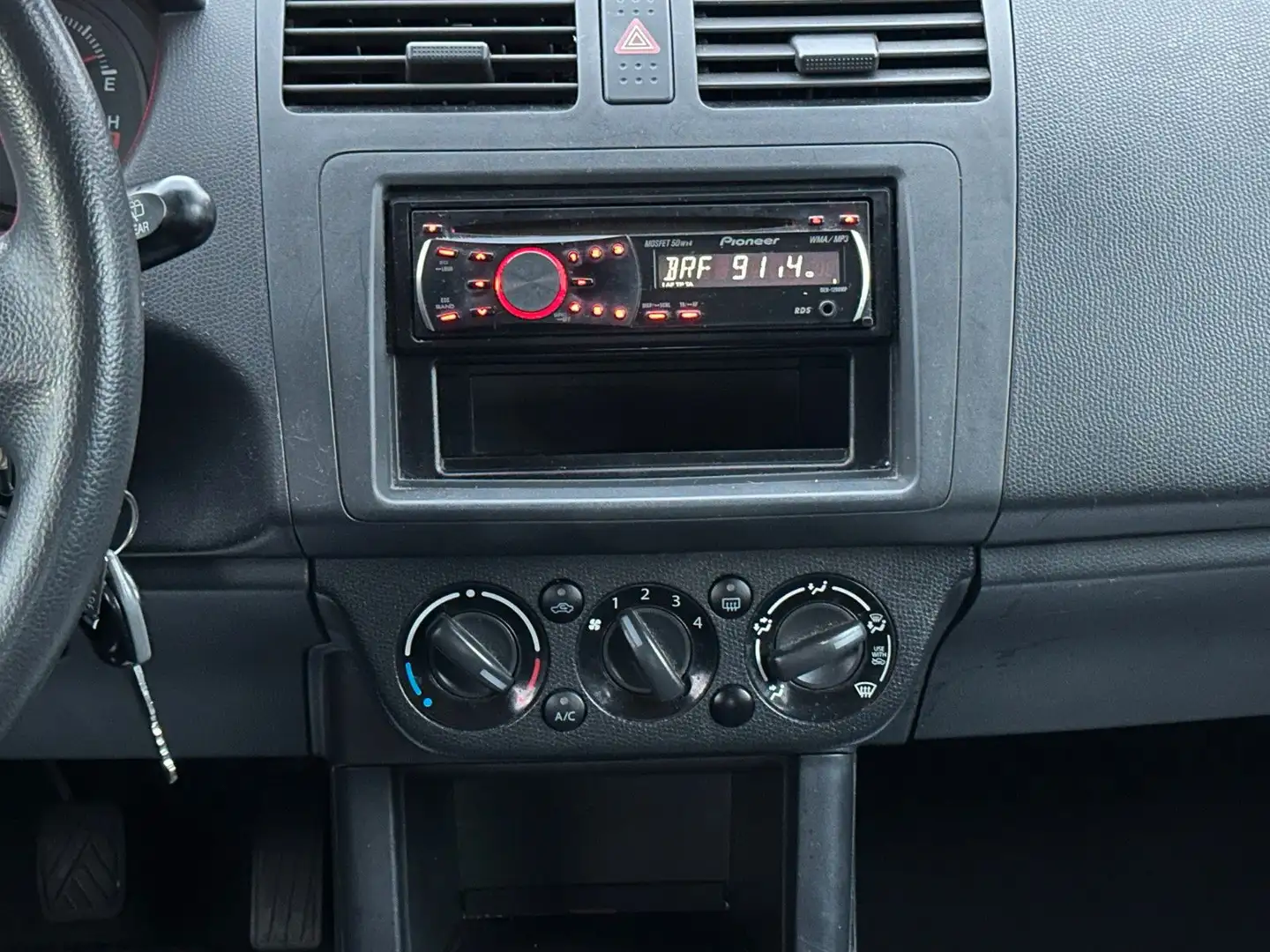 Vehicle image, number 16