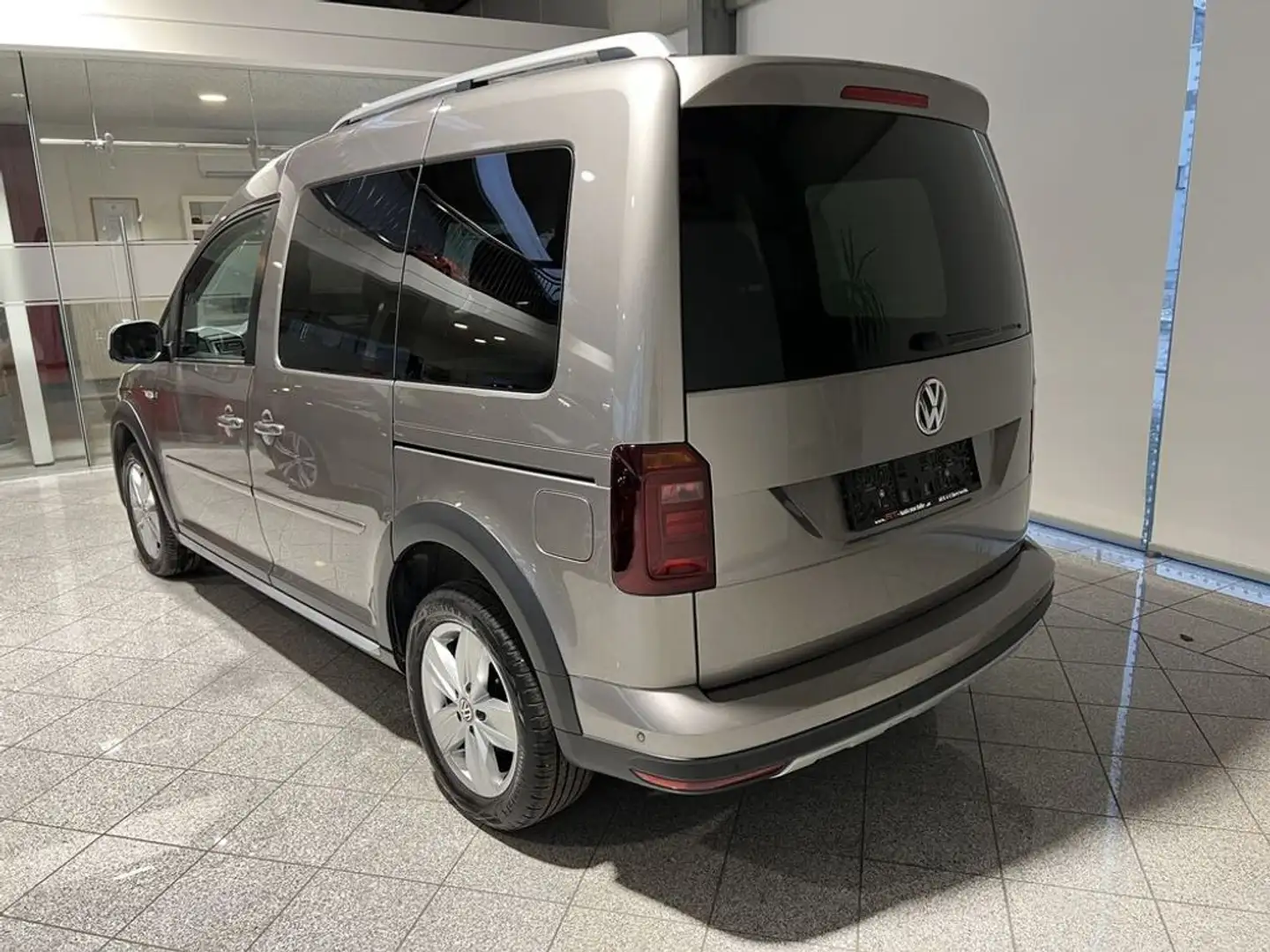 Vehicle image, number 3