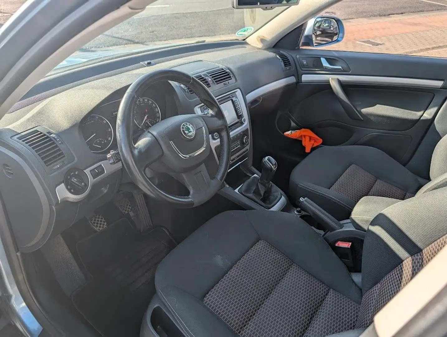 Vehicle image, number 9