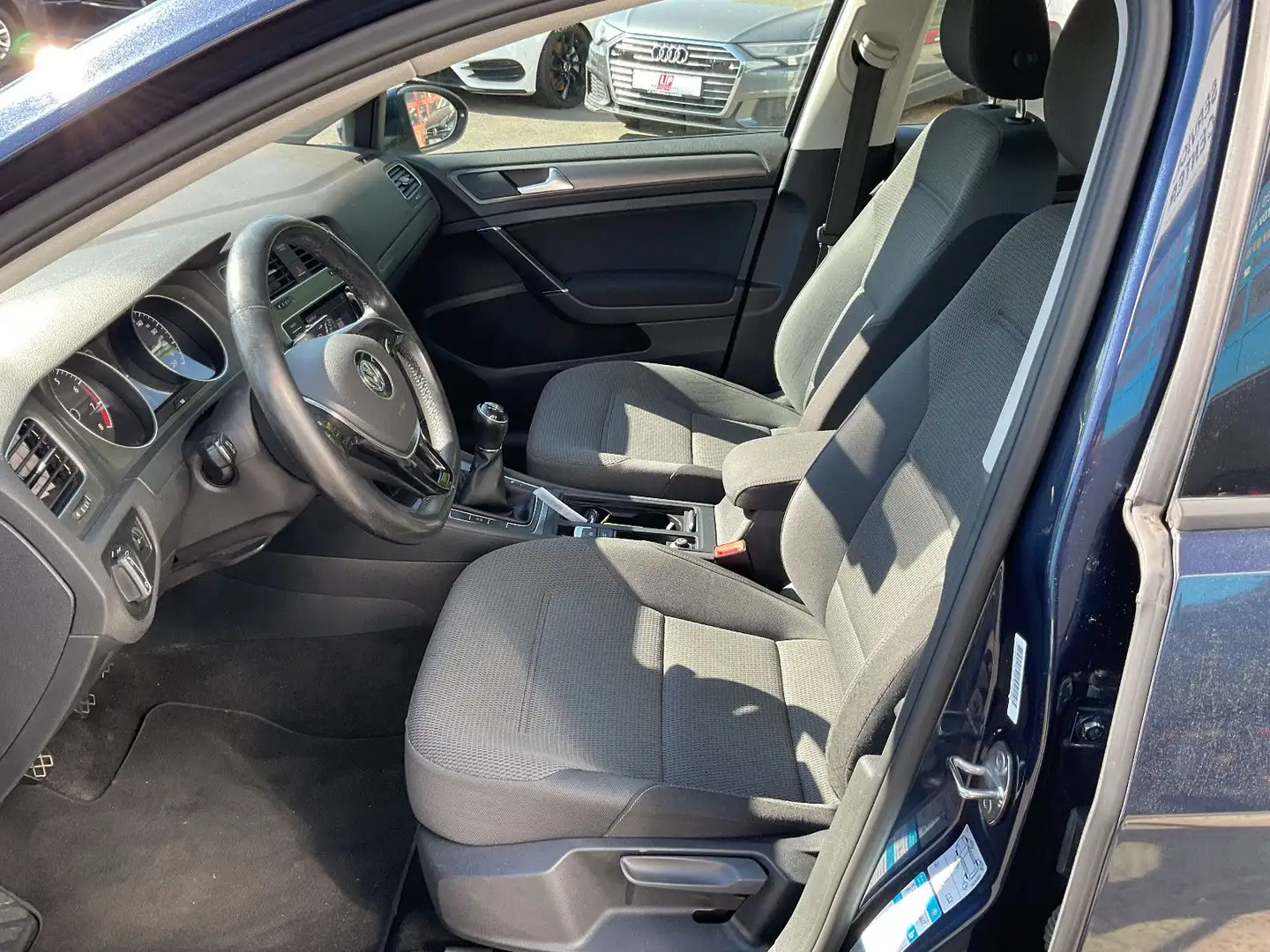 Vehicle image, number 9