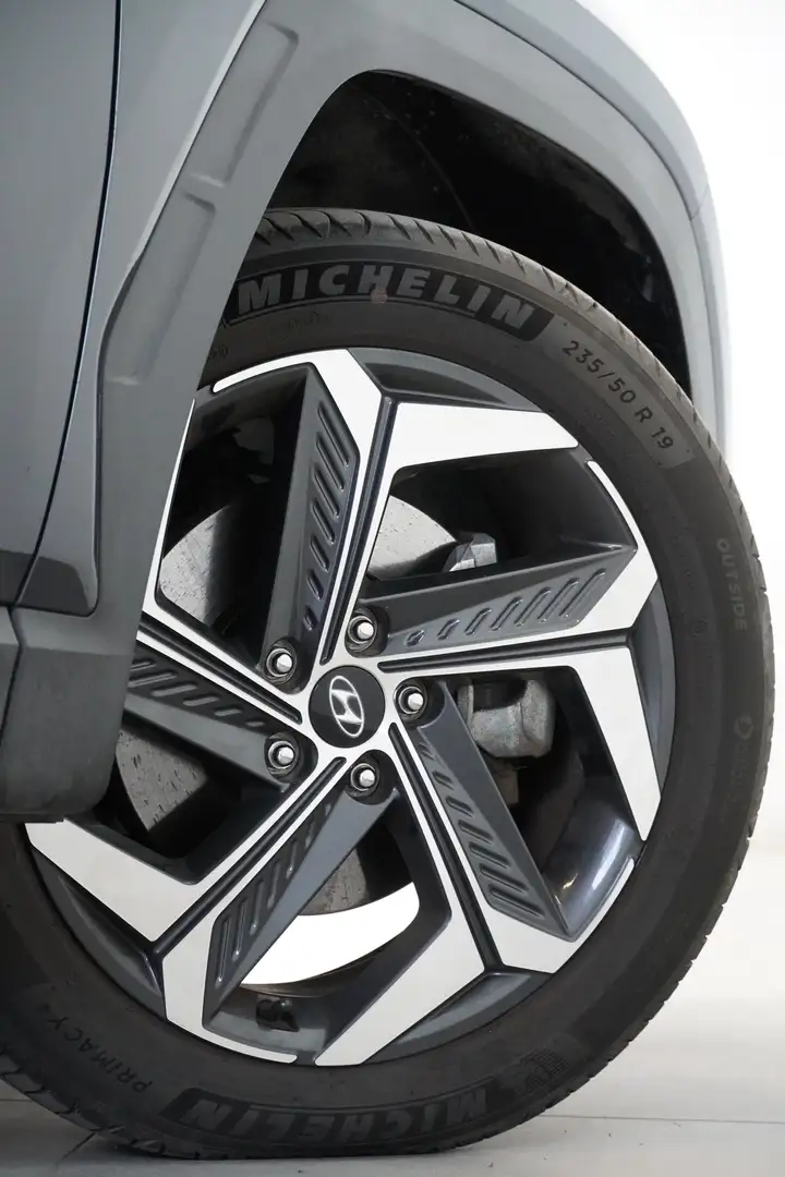 Vehicle image, number 9