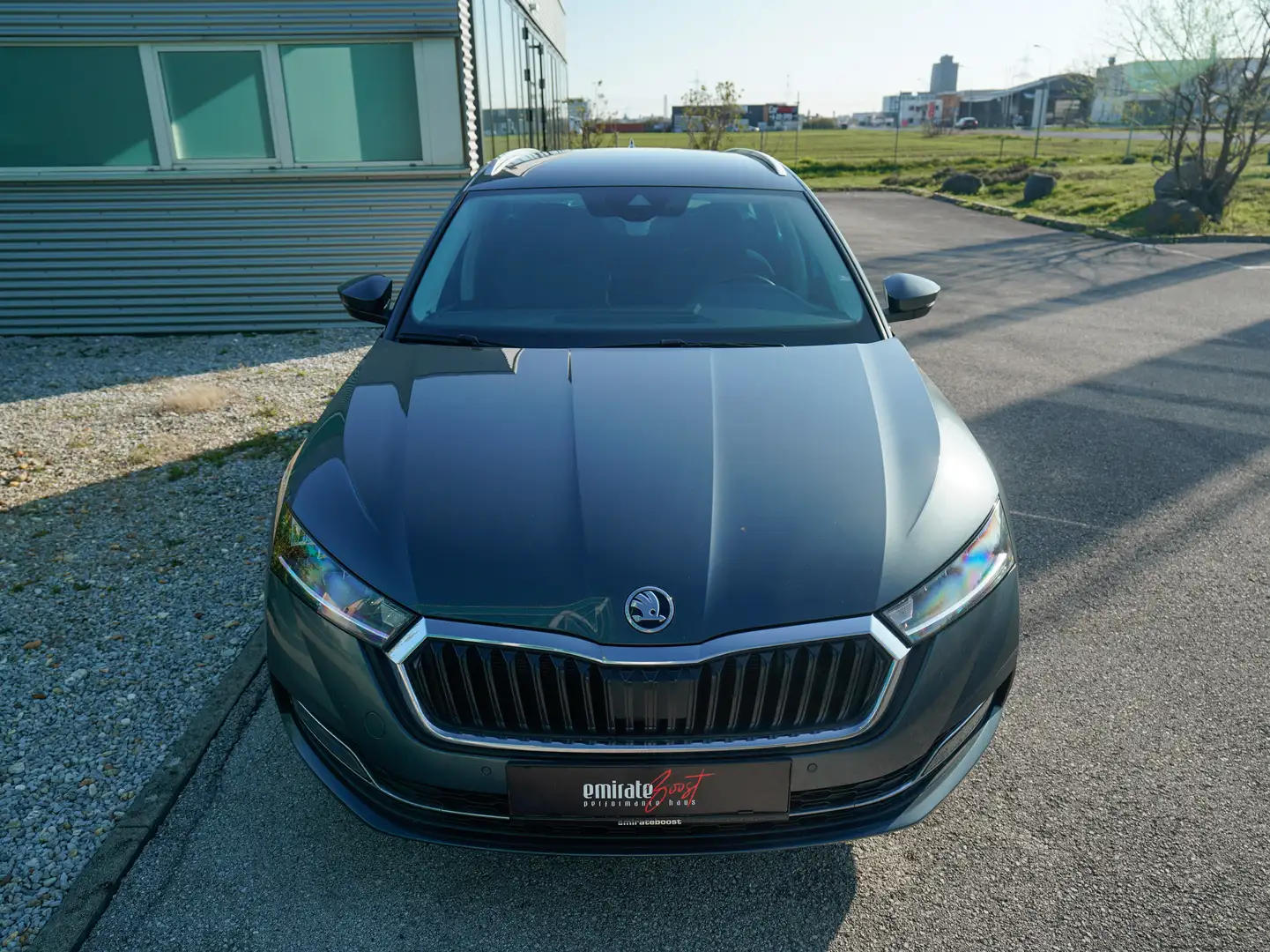 Vehicle image, number 8