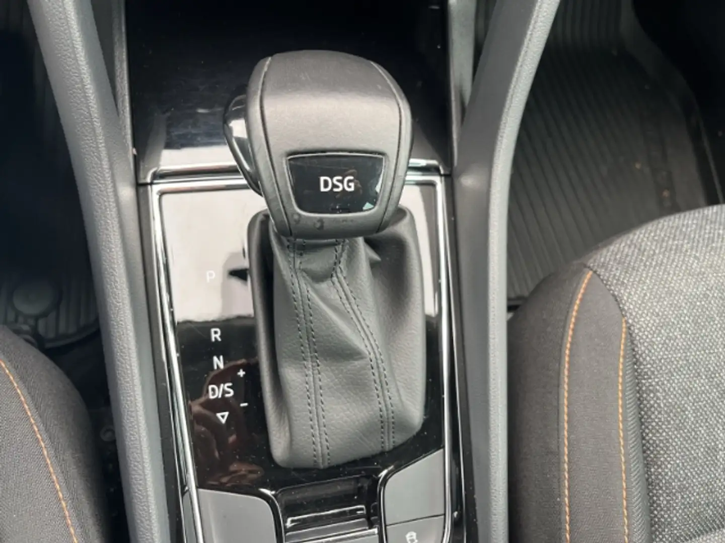 Vehicle image, number 16