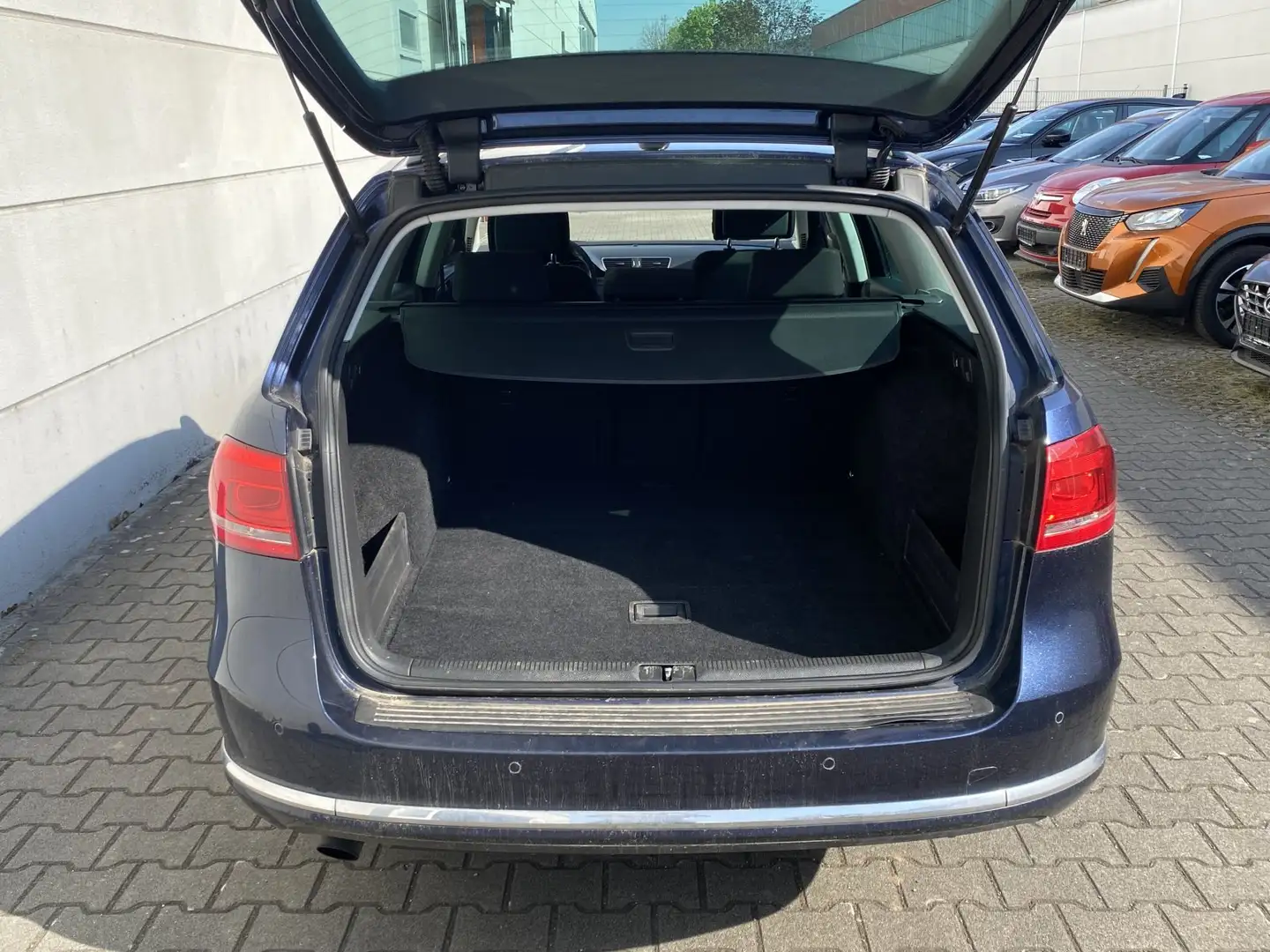 Vehicle image, number 10