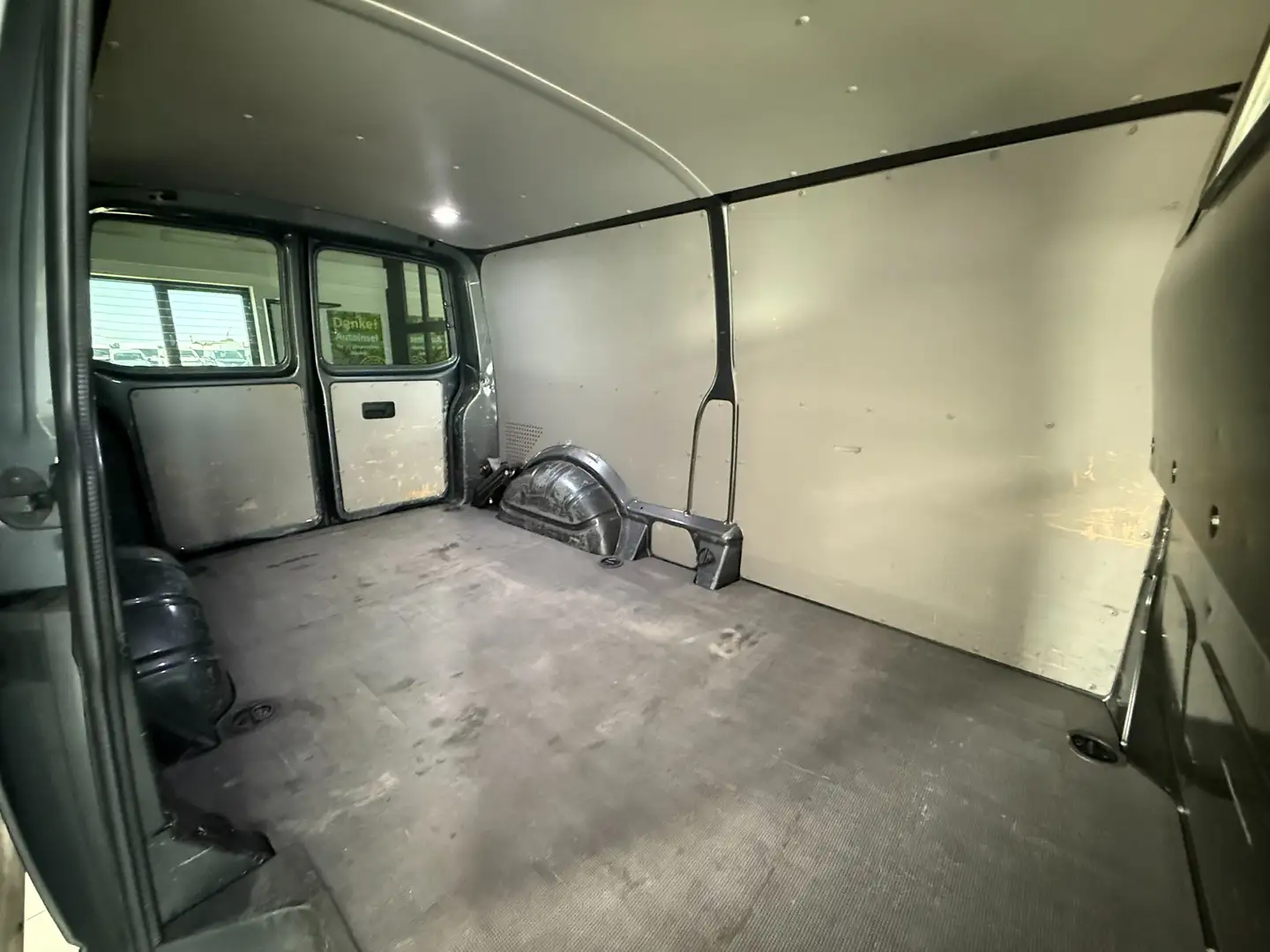 Vehicle image, number 6