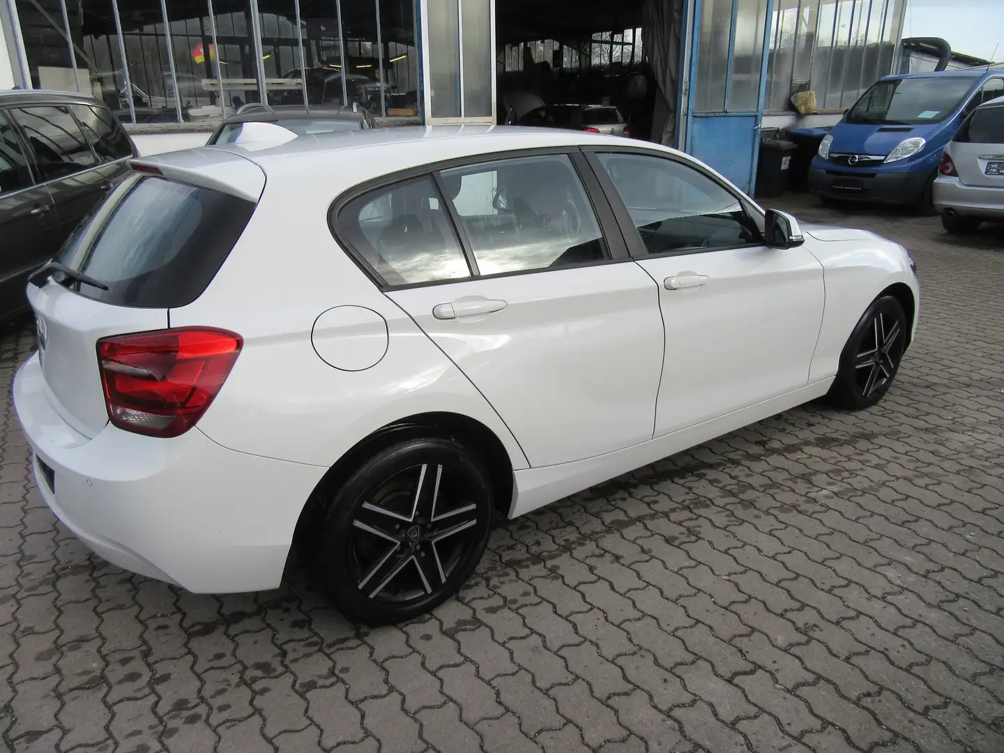 Vehicle image, number 6