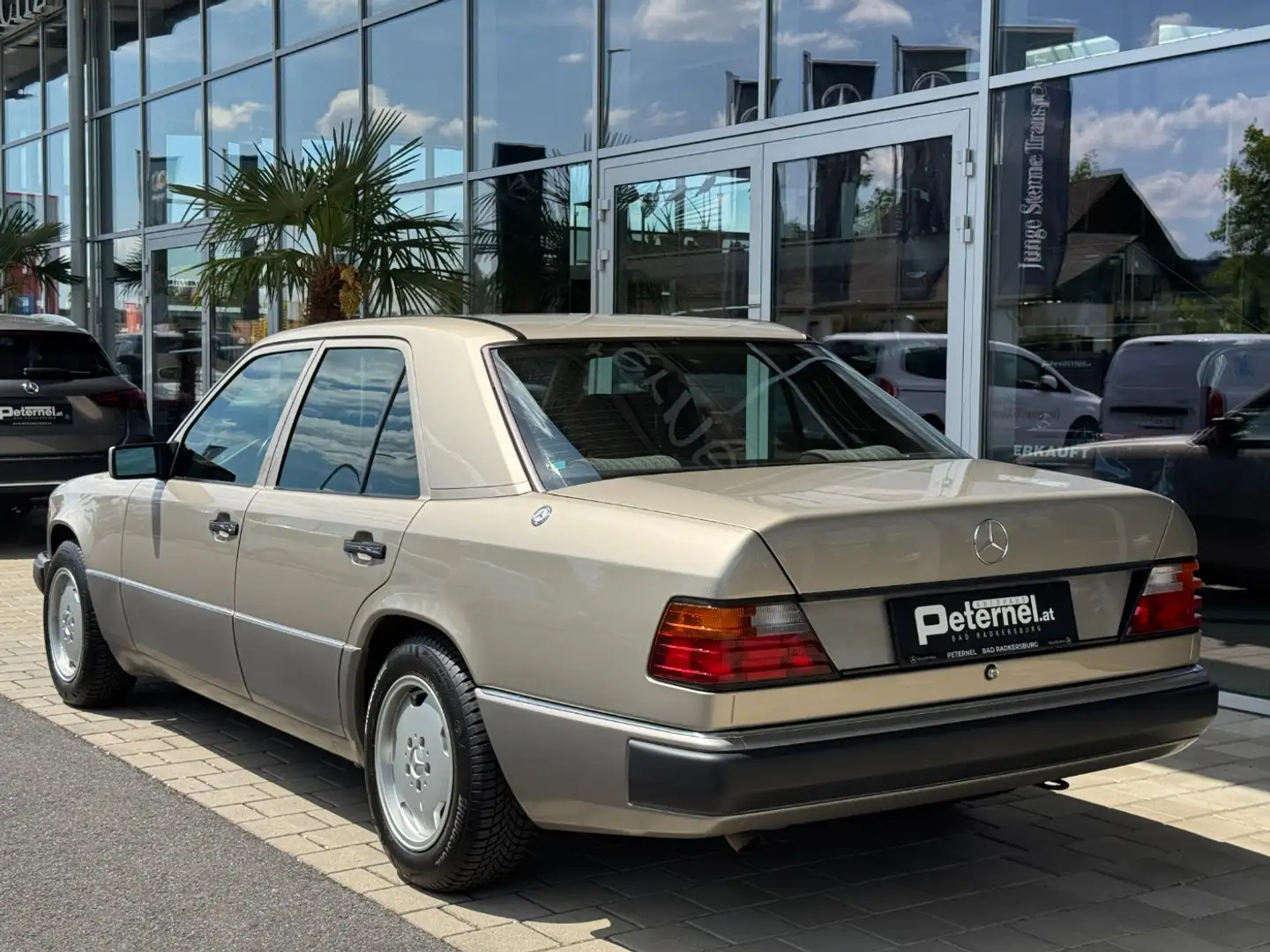 Vehicle image, number 4