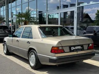 Vehicle image thumbnail, number 4