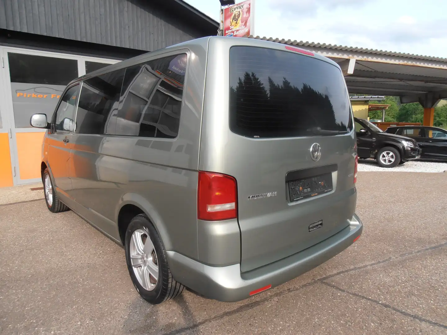 Vehicle image, number 14