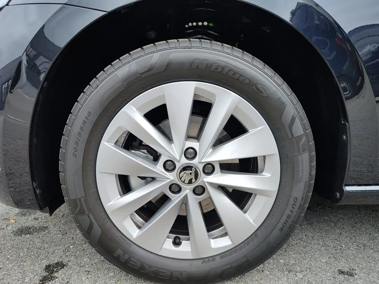 Vehicle image, number 4