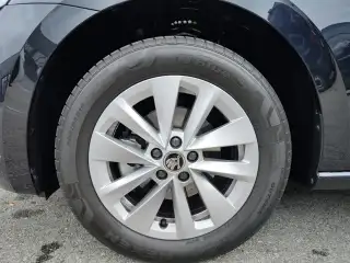 Vehicle image thumbnail, number 4