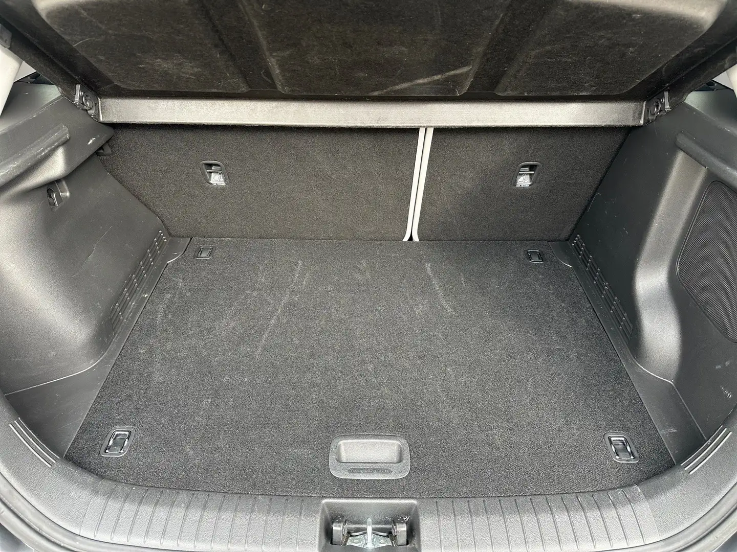 Vehicle image, number 12